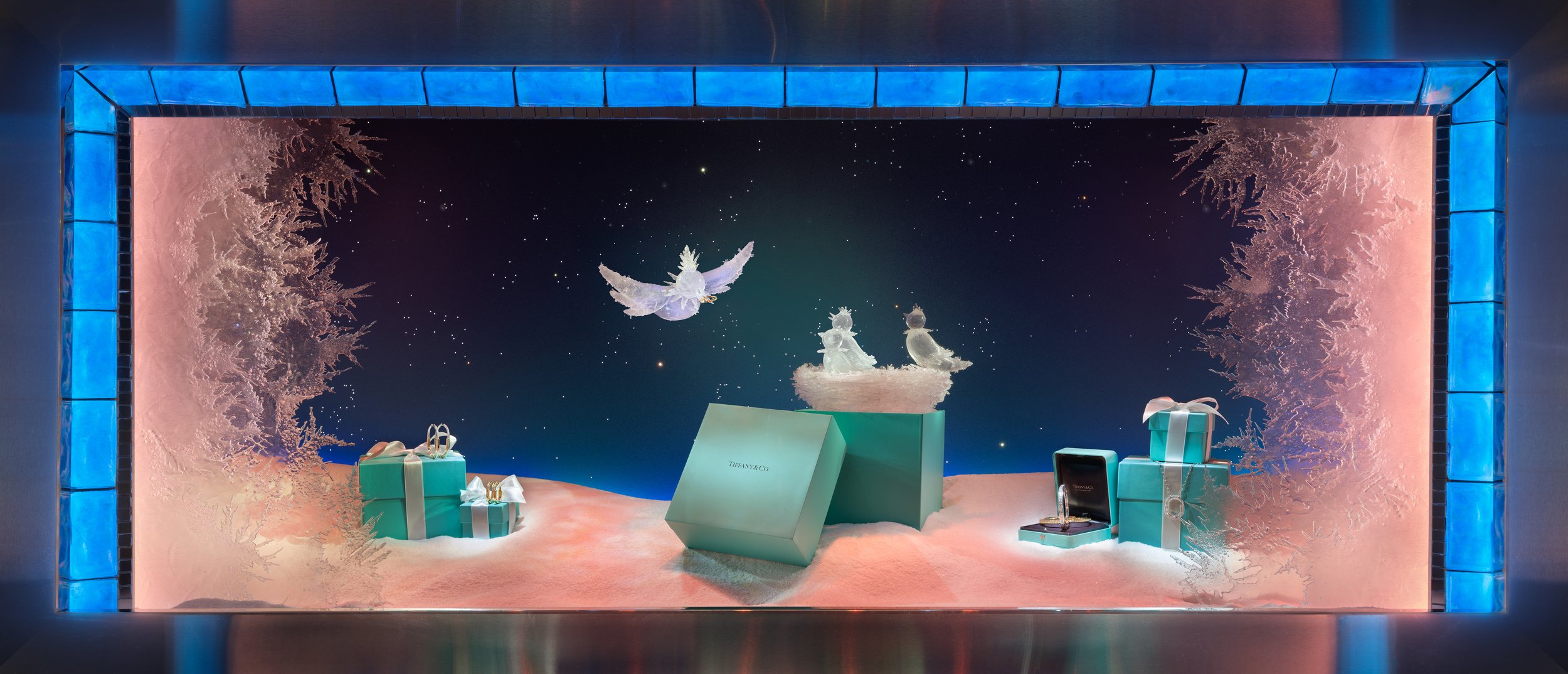 Tiffany_Landmark_Holiday_2024_windows-2.jpg