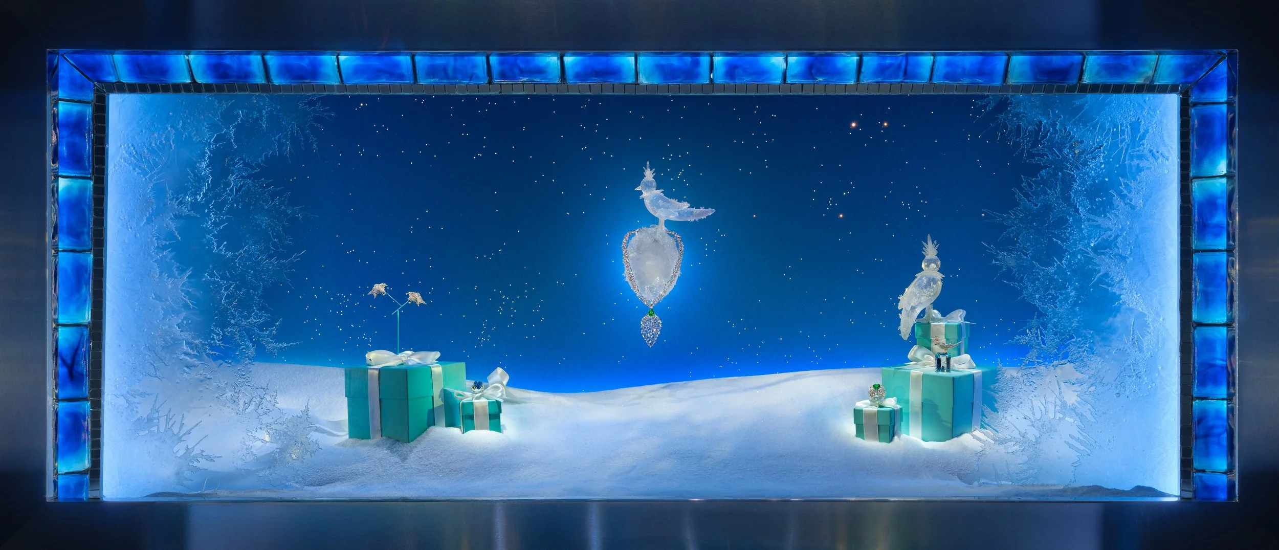 Tiffany_Landmark_Holiday_2024_windows-3.jpg
