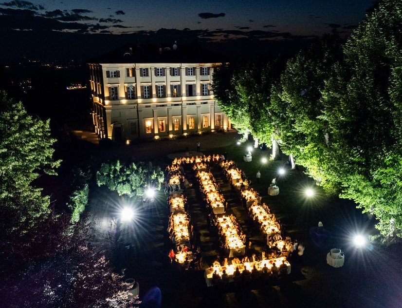 Pur vivendo da anni a Houston, Texas, Marco e Daniela sono tornati nel loro paese natale per sposarsi e festeggiare. Noi non potevamo mancare a questo matrimonio speciale con oltre 250 ospiti  provenienti da tutto il mondo!

@villacimena 
@magorabin 