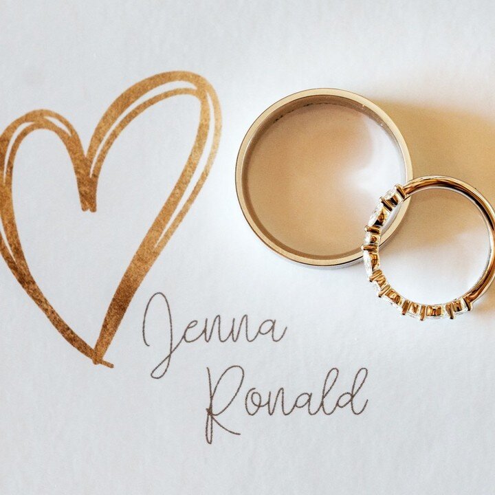 Un nuovo post sul nostro nuovo sito 🎉
.
Jenna &amp; Ronald e il loro matrimonio nelle Langhe 🤍
.
https://cutt.ly/W8imptH
. 
#barololuxuryescape 
.
.
.
@paolacasettaweddingplanner
@massimocamiaristorante
@vineyard_villas