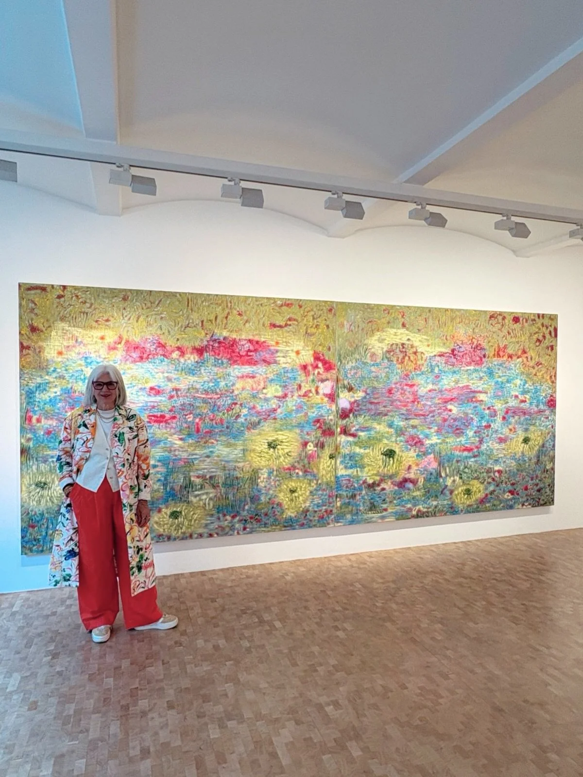 Over London Gallery Weekend, I saw a huge number of exhibitions, but my first stop was @pippyhouldsworthgallery to see the fabulous new show by @sophialoebstudio. 

It did not disappoint.

Born in 1997, Loeb lives and works between London and S&atild
