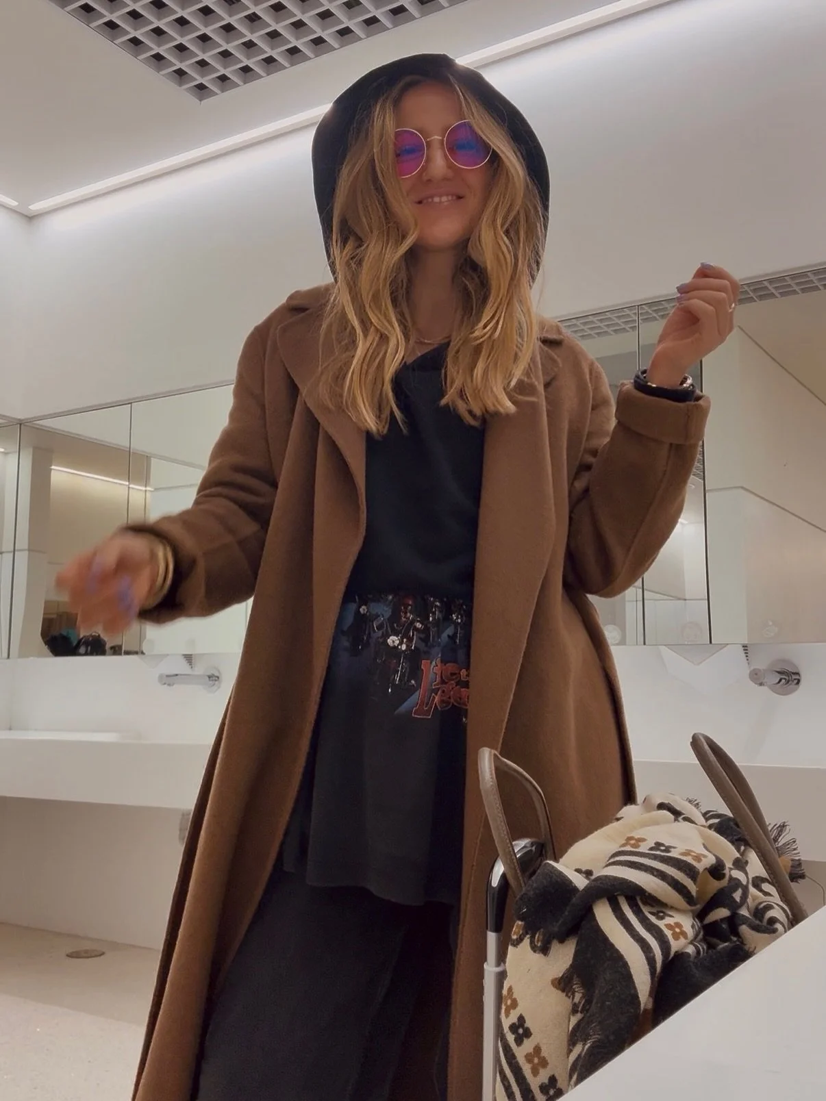 The other day I was on a plane from London to Lisbon after a great business trip. For a while now airplanes have become this place where I quite effortlessly drop into channeling mode. I essentially consciously open my channel/become the channel for 