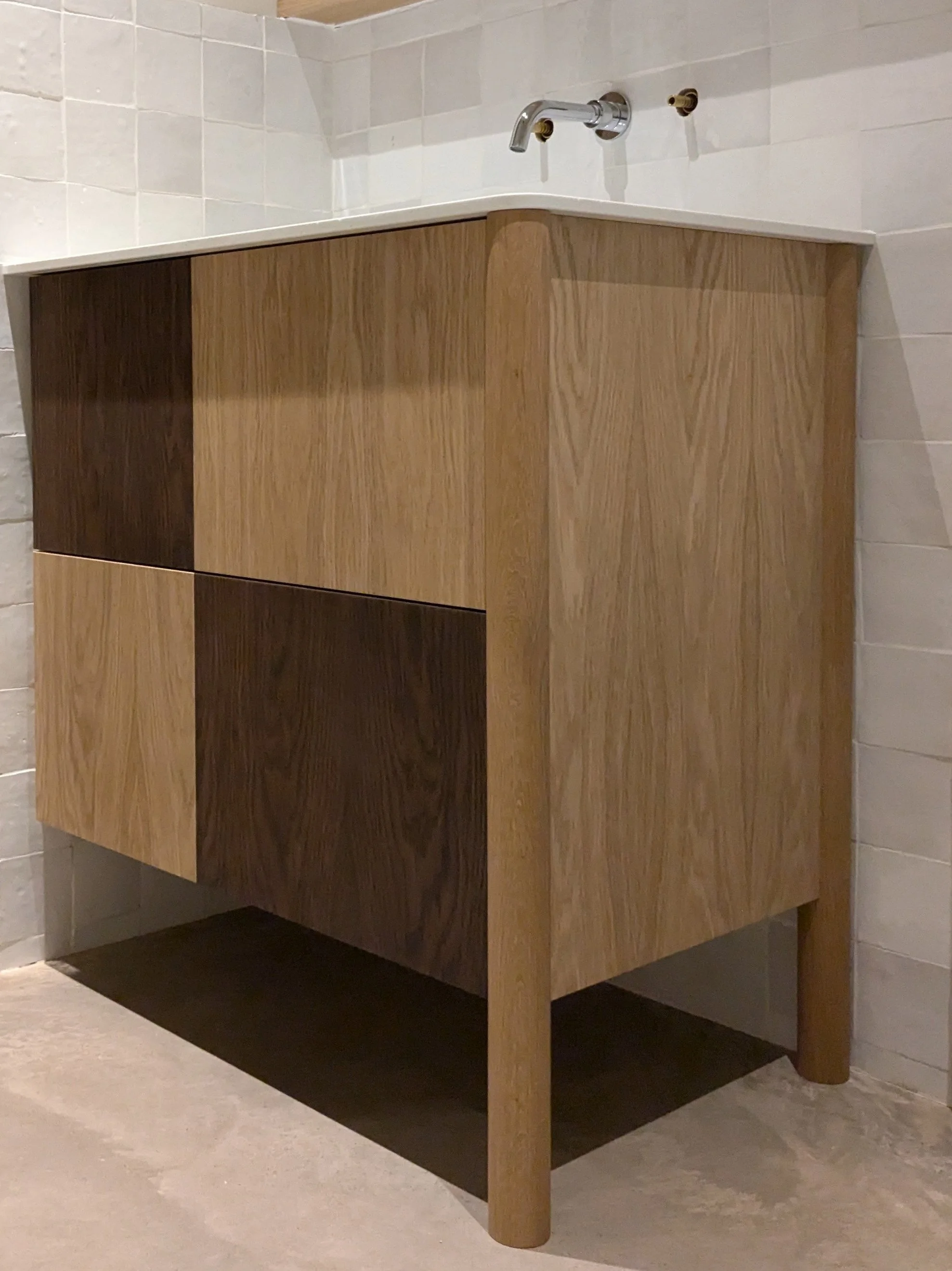oak-vanity-unit-round-legs.jpg