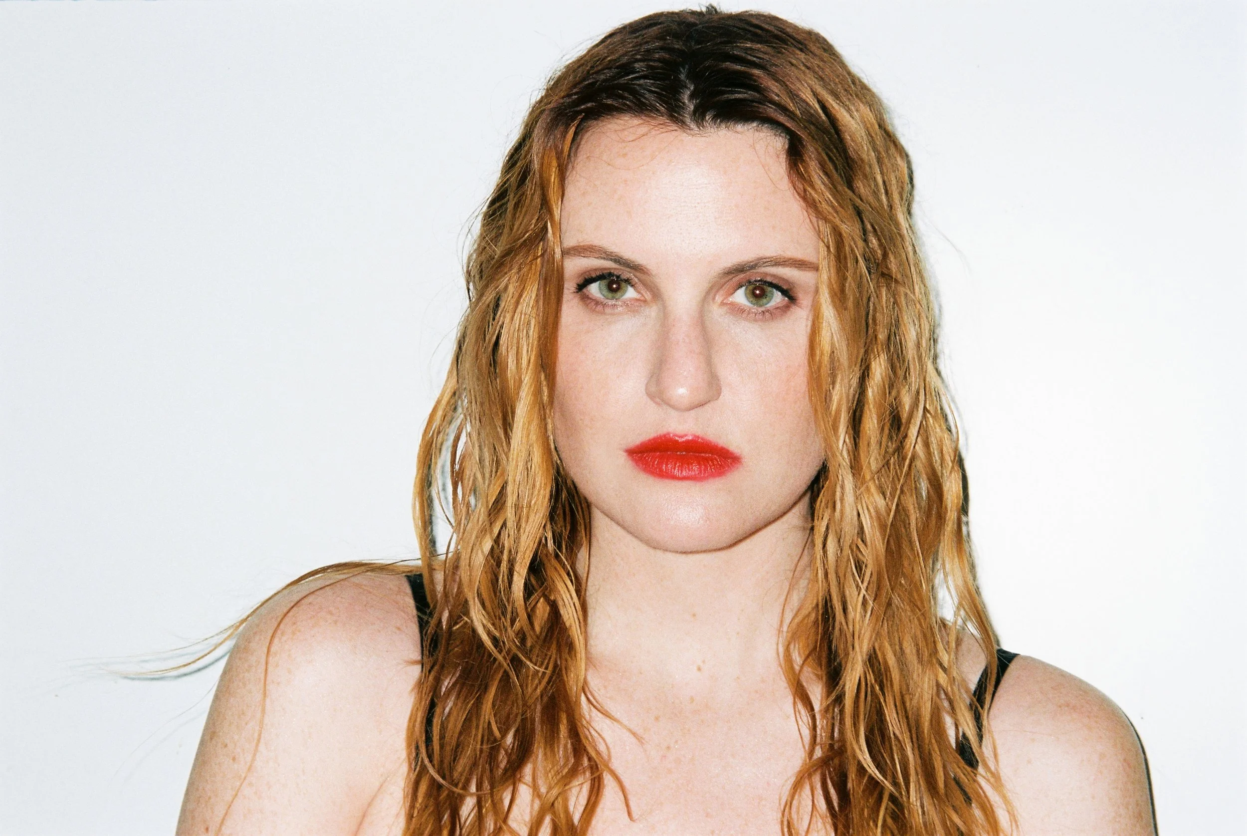 muna polyester cover 2026 interview dancing on the wall