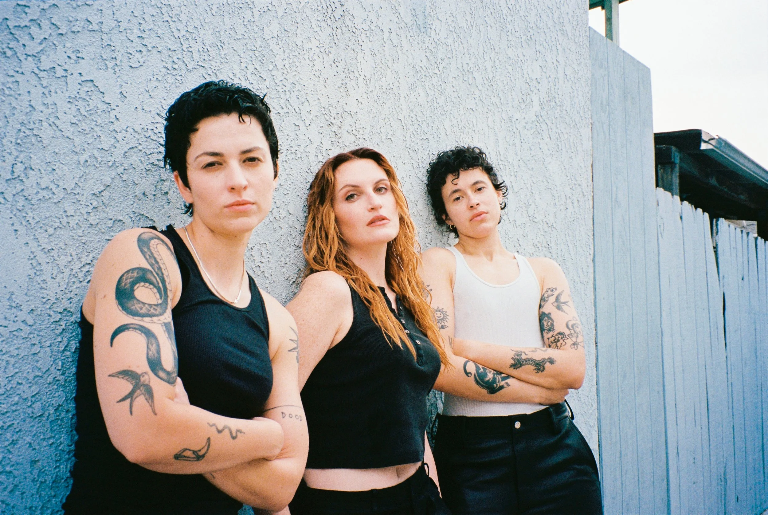 muna polyester cover 2026 dancing on the wall