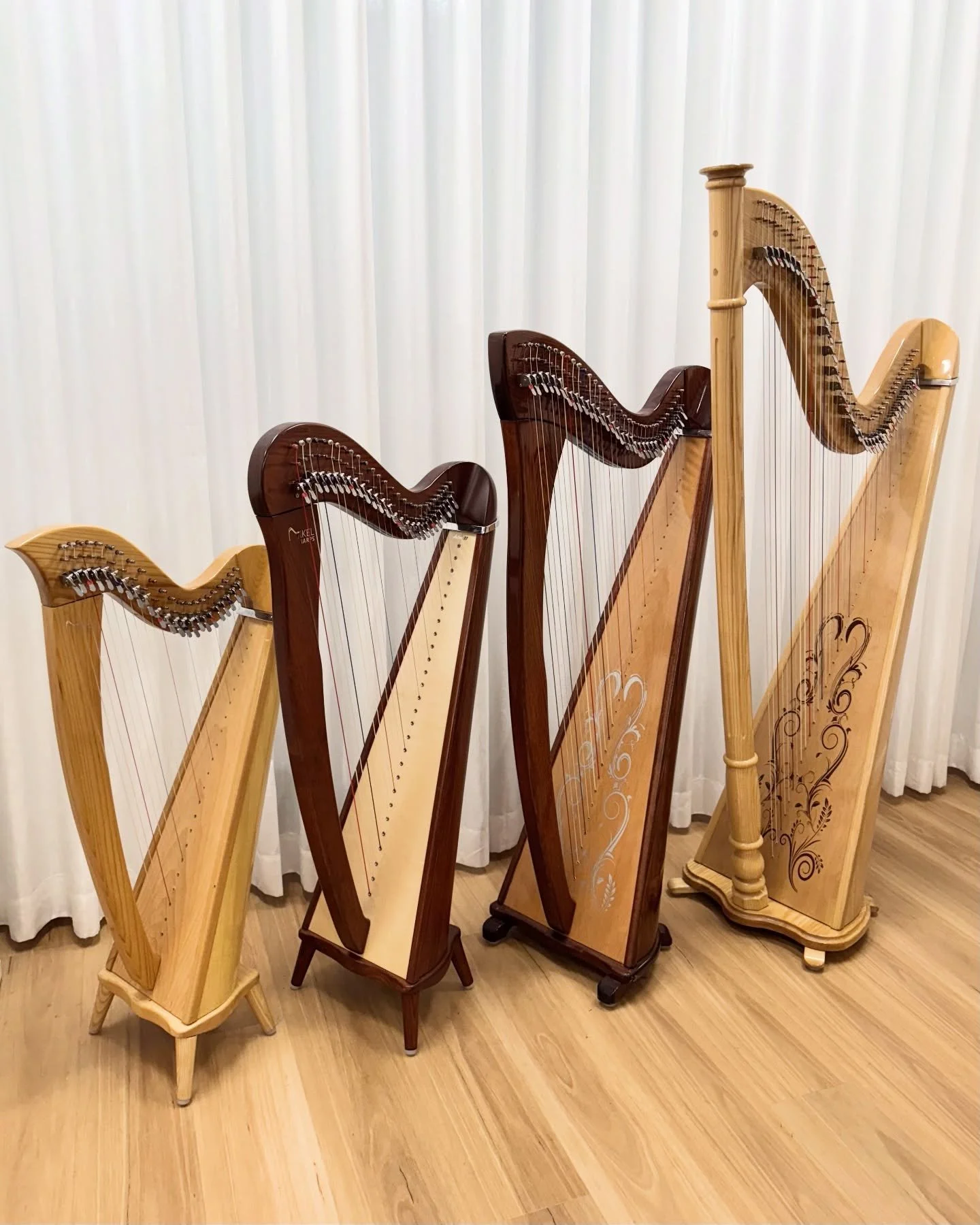 Mikel Harps &ndash; Saffron, Aster, Daisy, Tulip

Did you know harps come in different sizes?

Here are some harps from 22 to 40 strings &mdash; from smaller harps for young beginners to larger models for teens and adults.

@mikelharps #harp #harpist