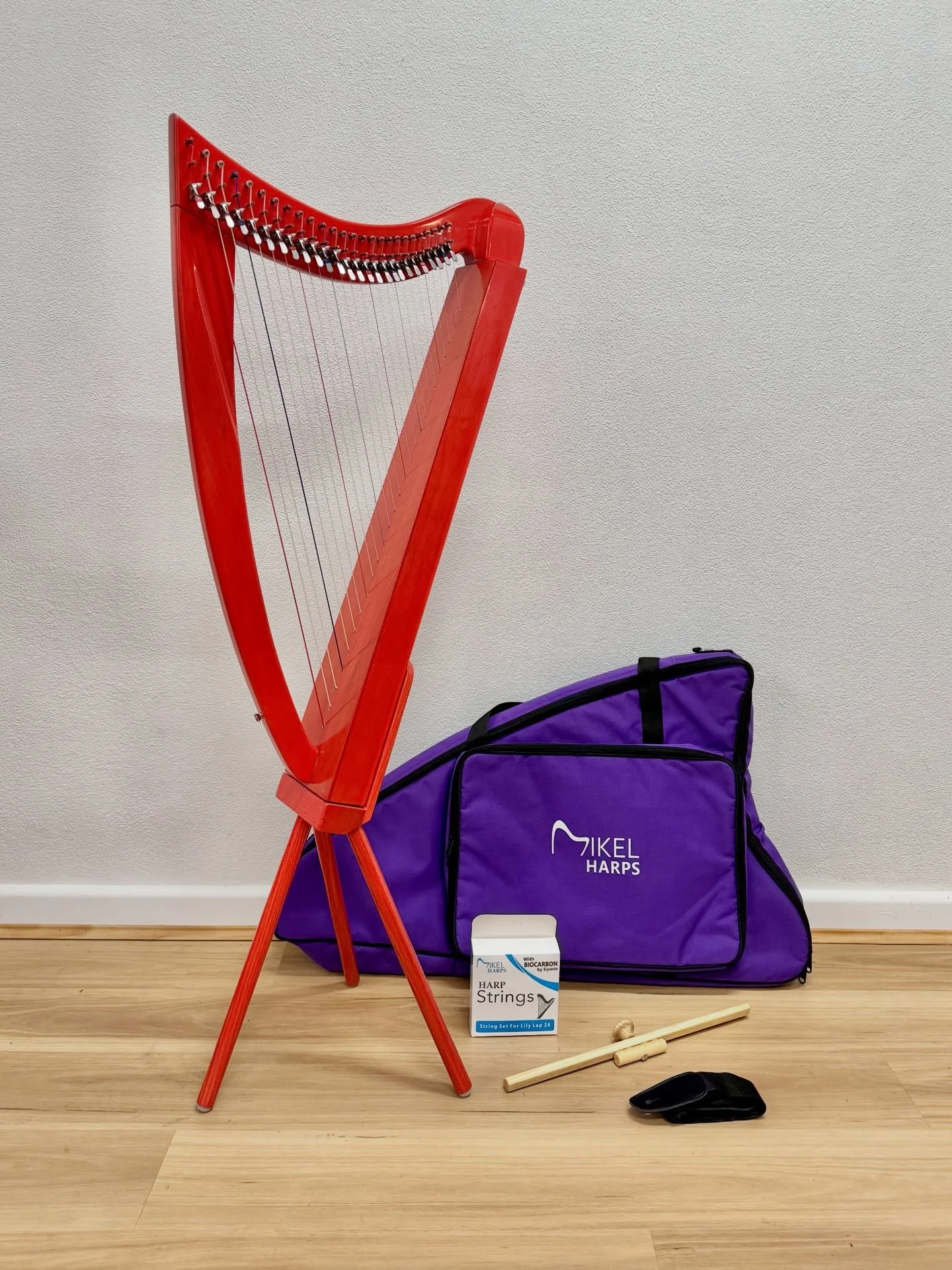 Mikel Lily Lap 26

Available with three playing options: stand, lap stick, or strap.

All accessories fit neatly into the padded case for easy storage and transport.

Medium tension strings offer a relatively firm feel for a harp of this size.
