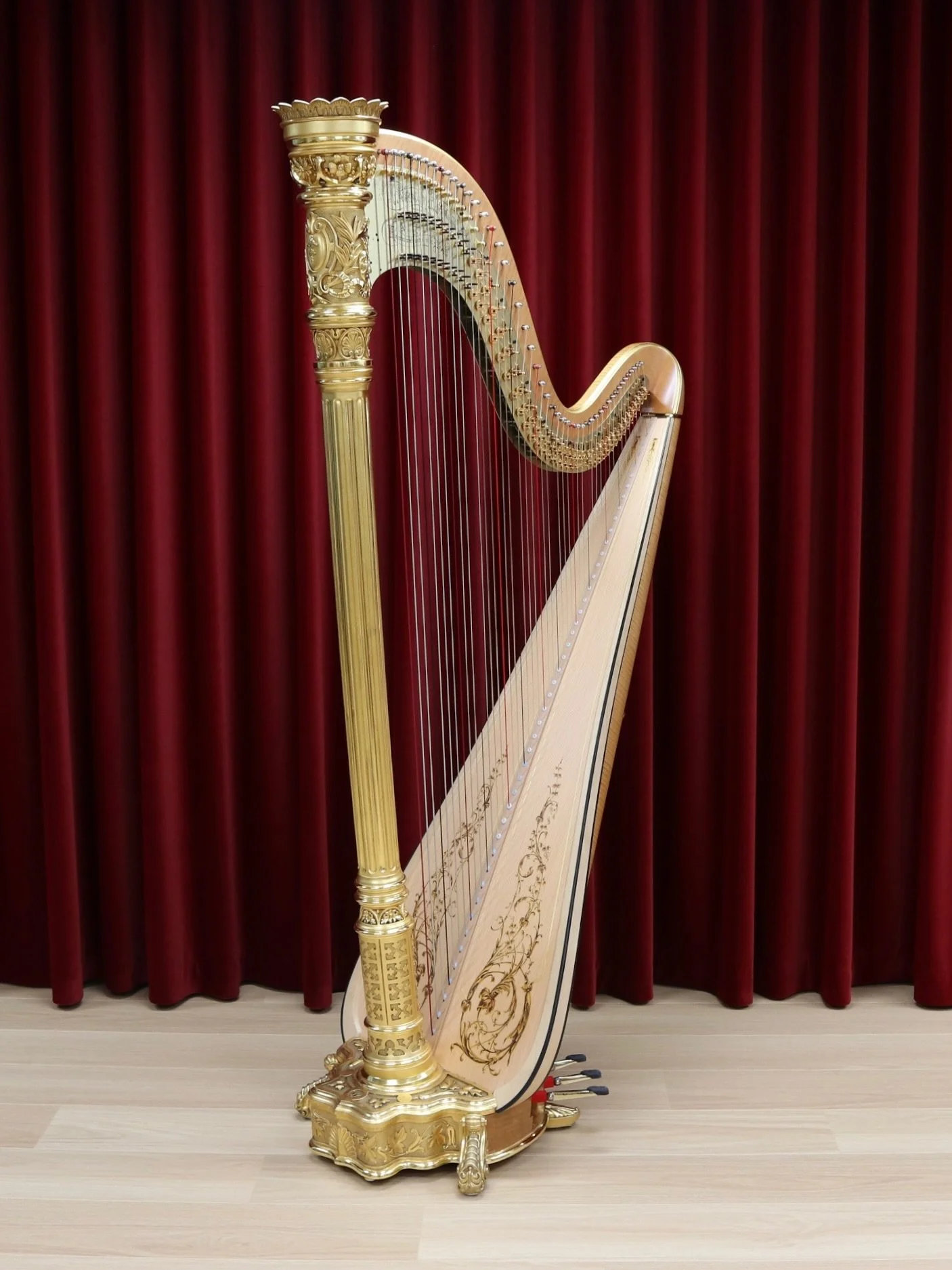 FOR SALE (contact for price)

✨ Lyon &amp; Healy Style 23 Gold ✨

Originally made in 1939, this pre-owned harp has been extensively rebuilt by the manufacturer in Chicago, including a new neck, soundboard and base frame, together with a complete mech