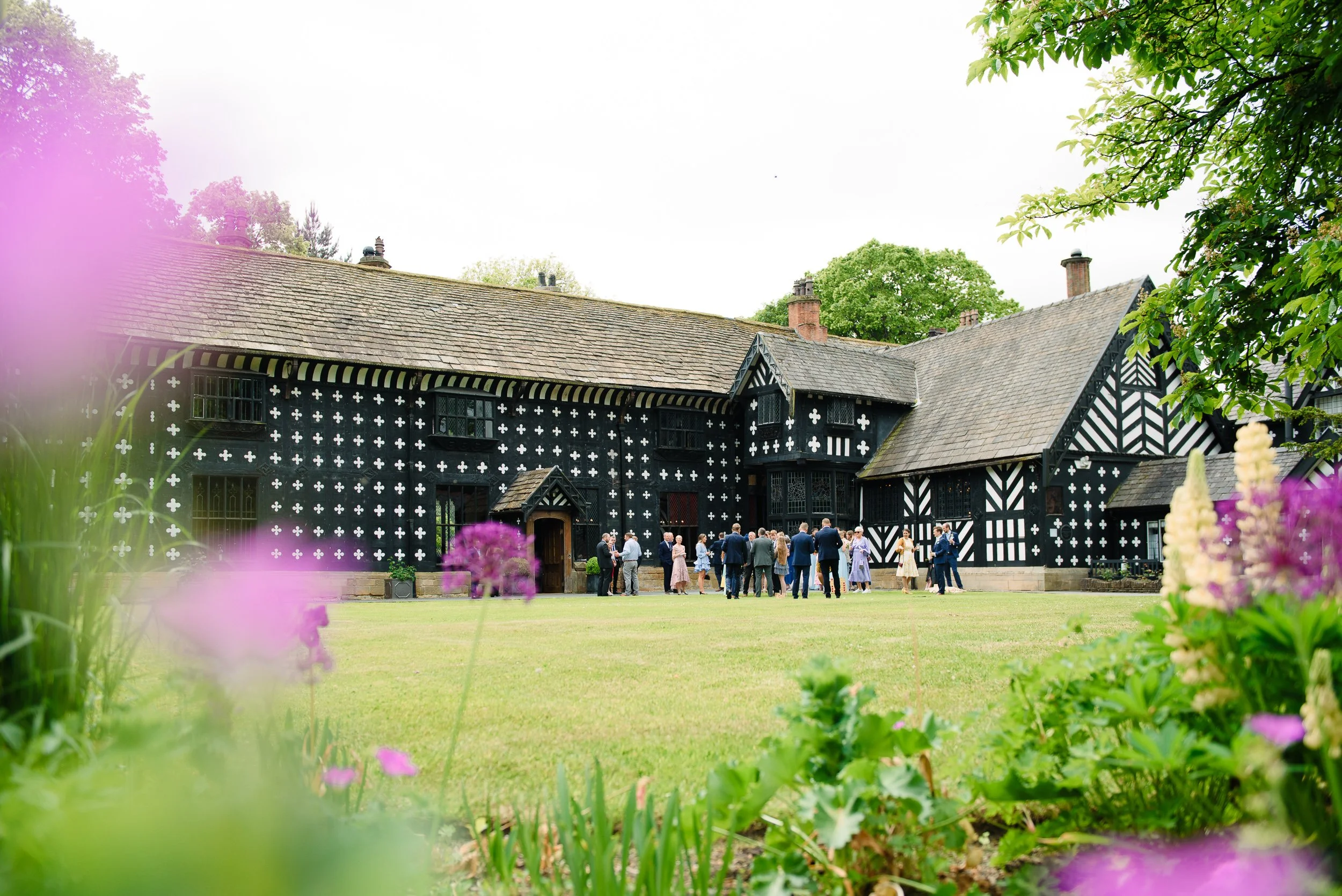 samlesbury-hall-summer-wedding-057_.jpg