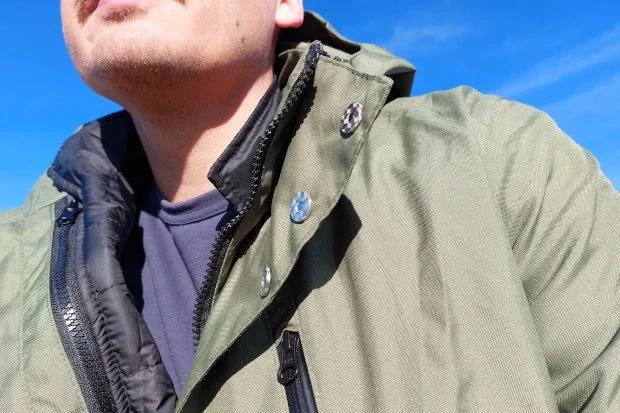 Gros plan sur les boutons pression magnétiques de la veste Harisson Bridge Evo