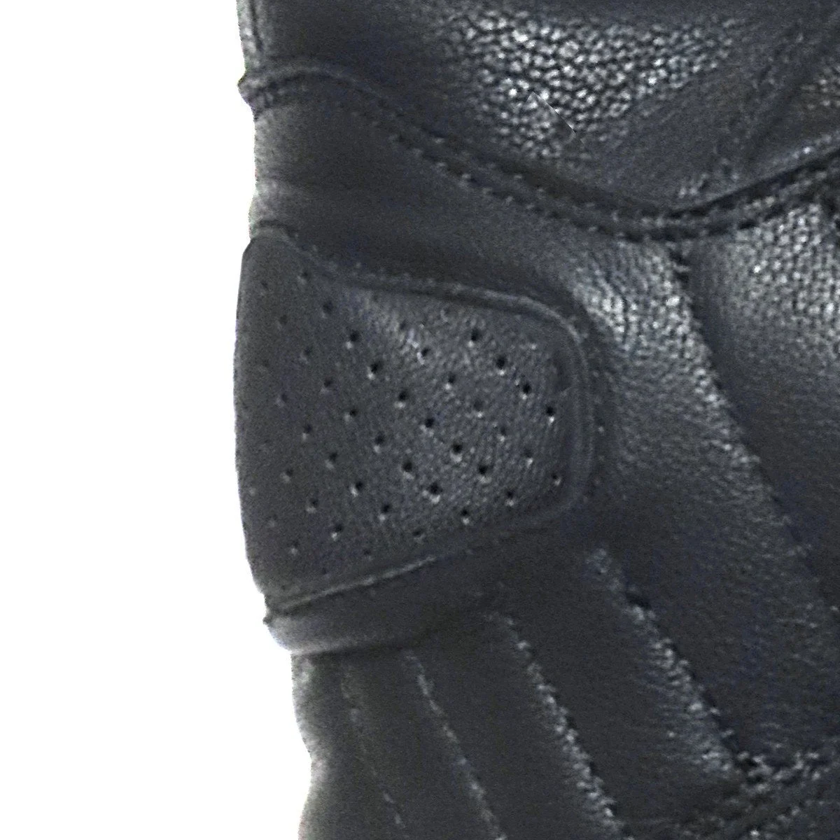 La paume reçoit un renfort en cuir perforé pour combiner sécurité et ventilation.
