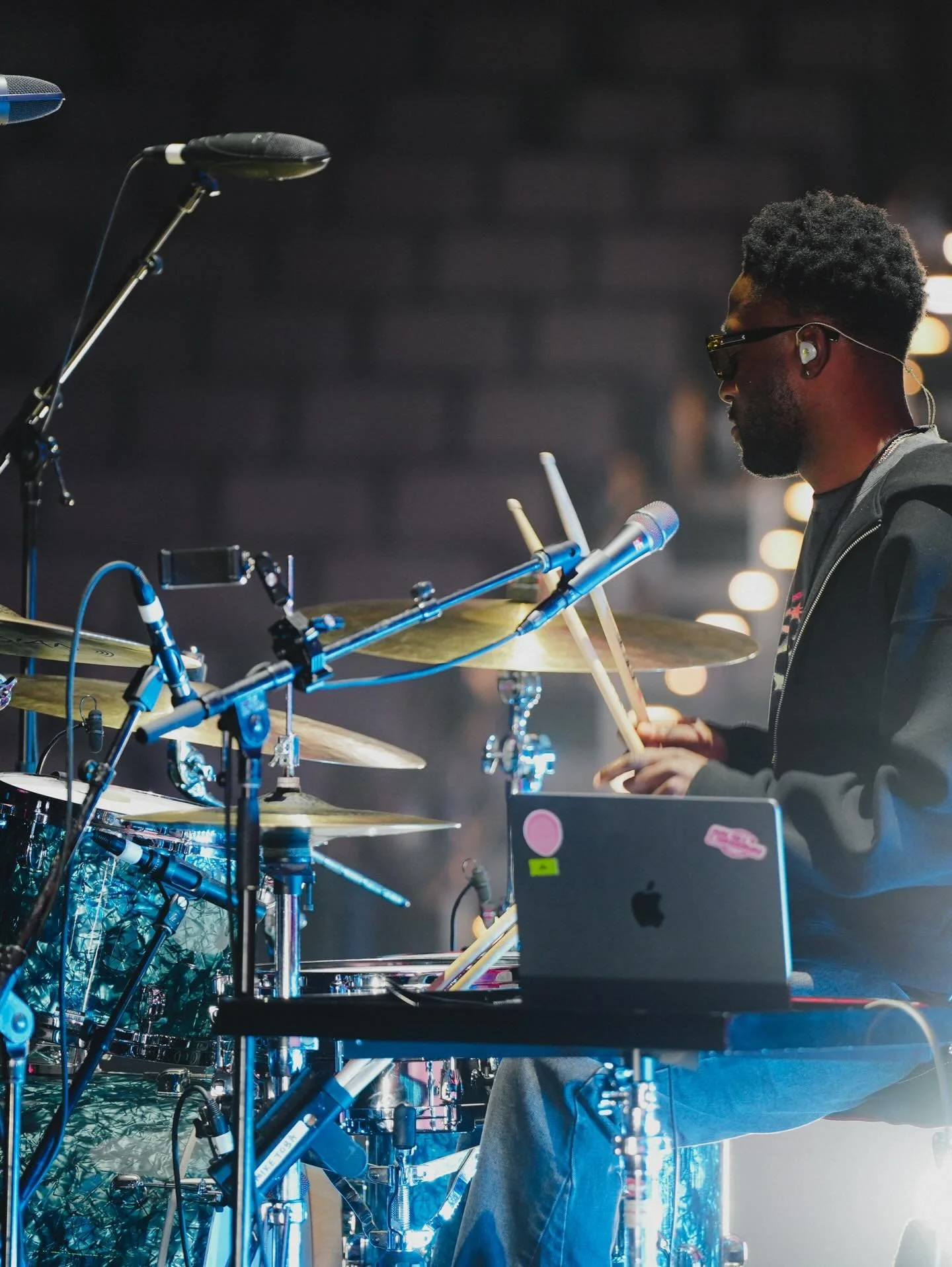 It&rsquo;s a wrap! Closed out the year on the @iheartradio Jingle Ball Tour with @rachelchinouriri 🎄My first time playing stadiums in the US - Such a blessing 🙇🏾&zwj;♂️🙌🏾

📷 - @laurengharris
