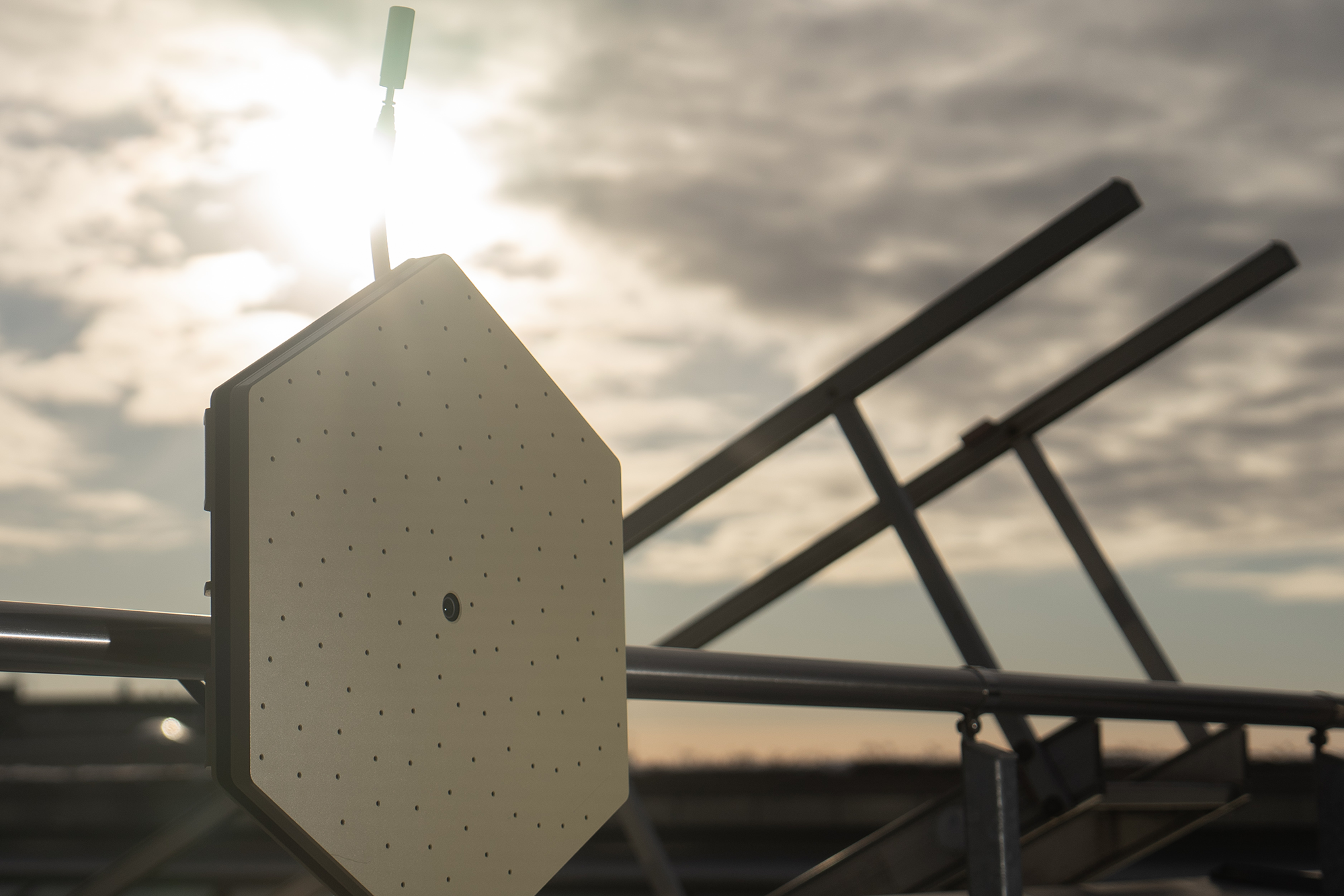 Acoustic array mounted on rail.