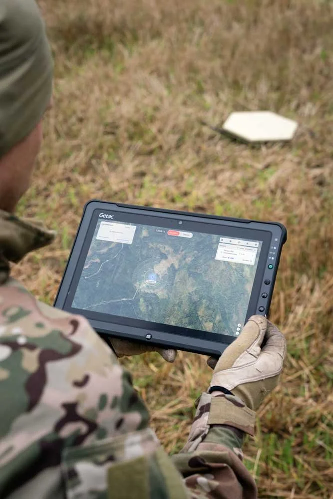 Image of soldier holding a screen with Discovair C2
