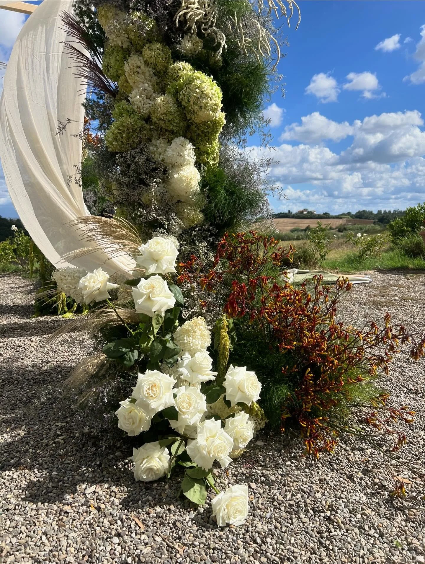 Love to see the Hoopa textures blowing in the Tuscany hilltop winds 🇮🇹🤍

For A&amp;B
@rebeccamarieweddings 
@villapetriolo 

Thank you Amy for assisting 🤍