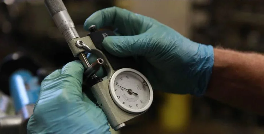 Oranssi carpenter using bench saw