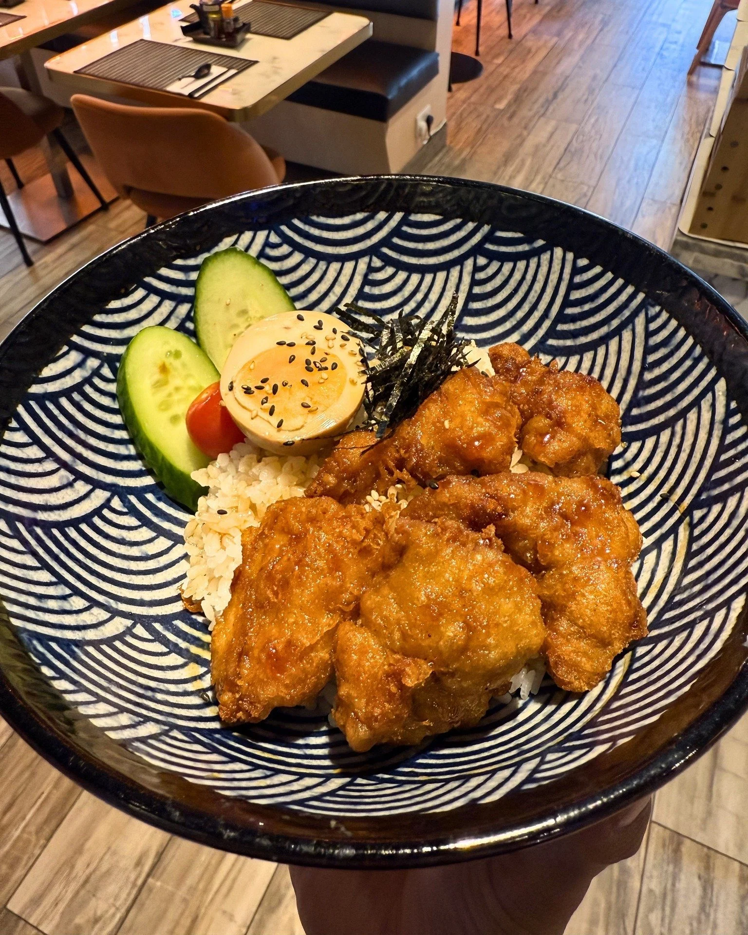 Freshly made Teriyaki Karaage Rice Bowl, served hot and crispy at Hope Izakaya.

#HopeIzakaya #karaage #ricebowl #edinburghfood #japanesefood #comfortfood #foodlover #foodstagram