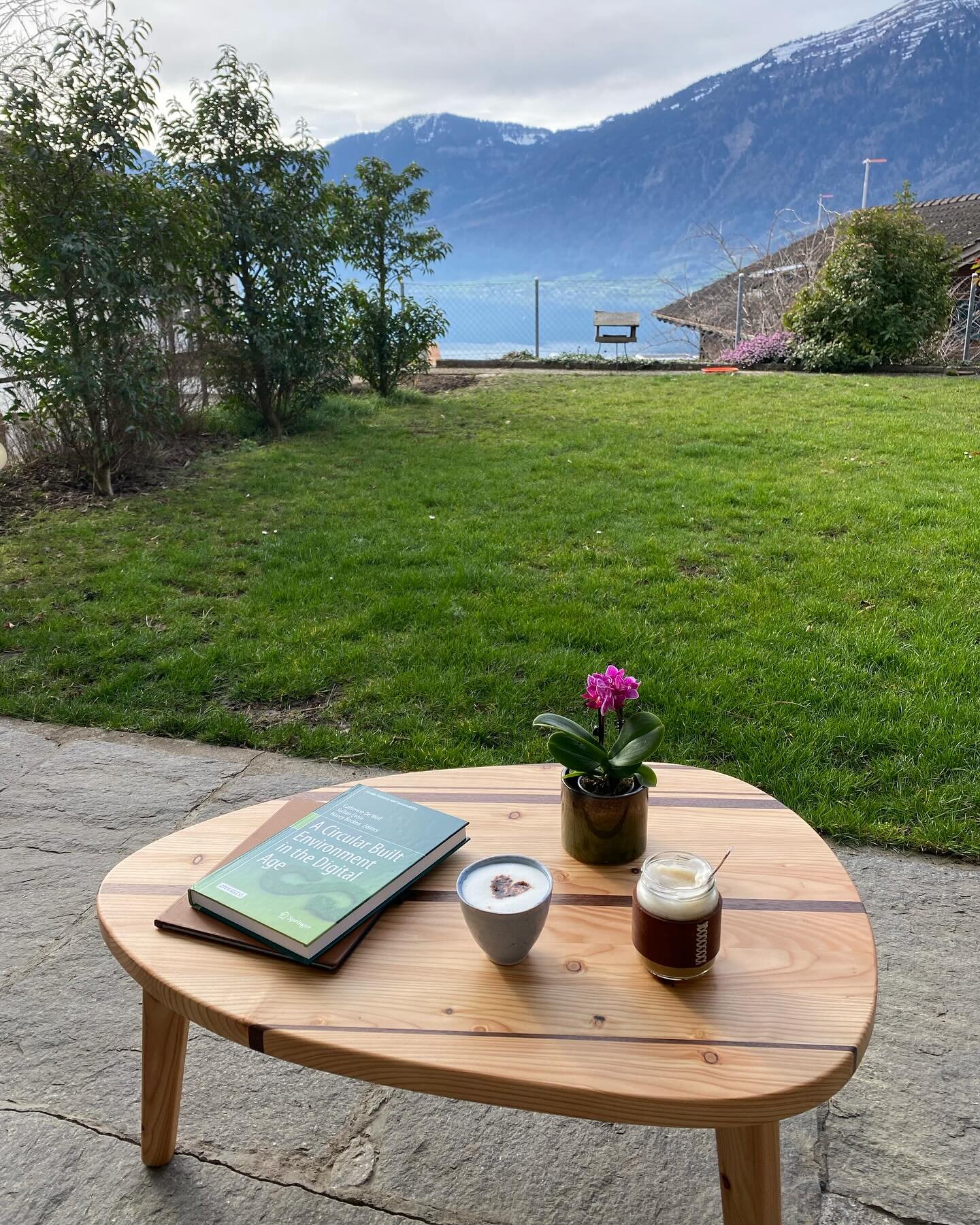 Our latest #coffeetable design, inspired by #handmade surf longboards. Perfect for reading and drinking a coffee or a Swiss hot chocolate. 
#woodworker #ovomaltine #walnut #walnutwood #larchwood #larch #sidetable #woodfurniture #swissmade