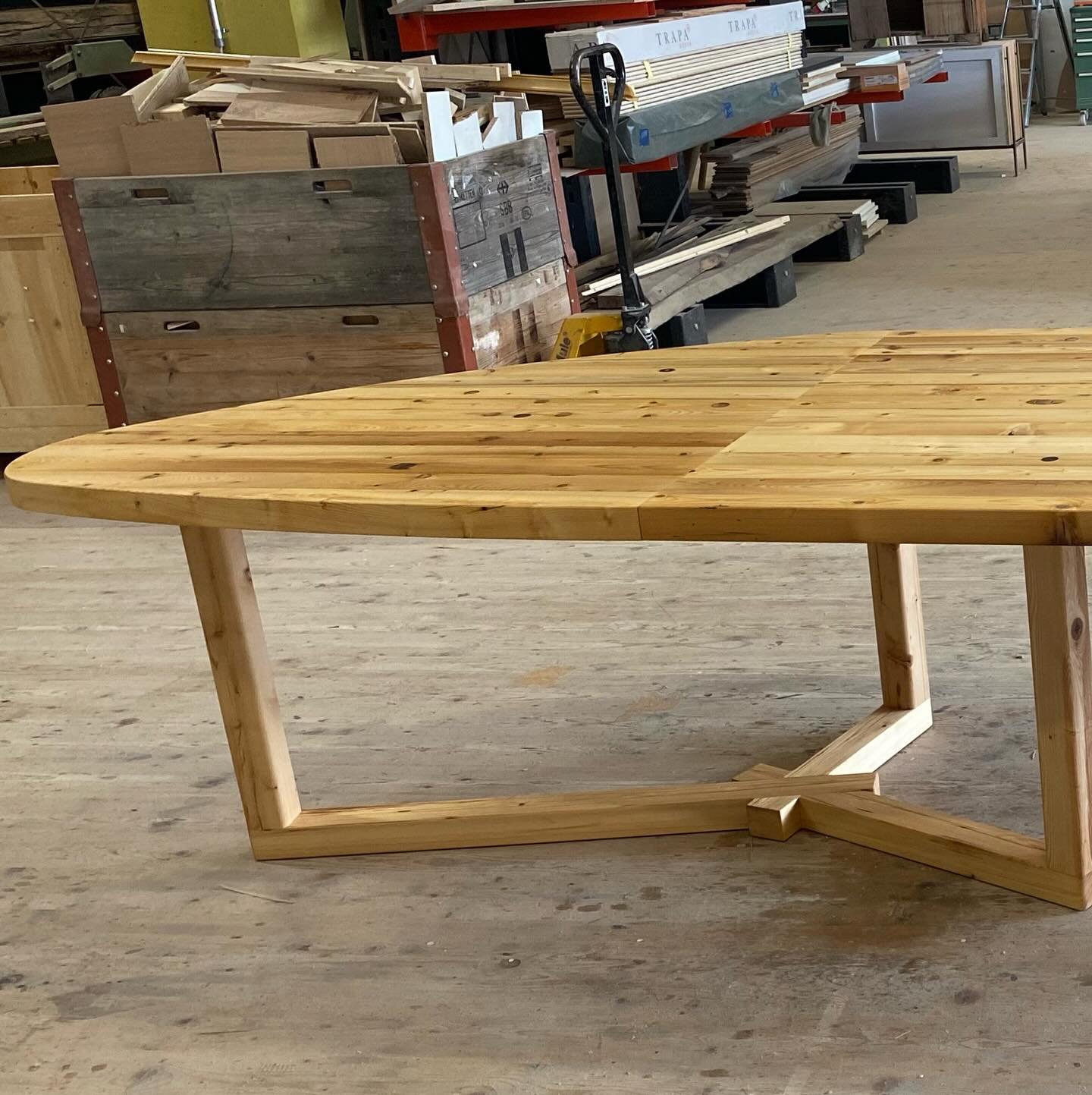 Custom made extendable 8 to 12 person table made from reclaimed wood from a barn. 
#woodentable #reuse #woodwork #designertable #handmade #woodworking #woodworker #swissmade #holztisch #schreiner #wiederverwendbar #wiederverwertung #