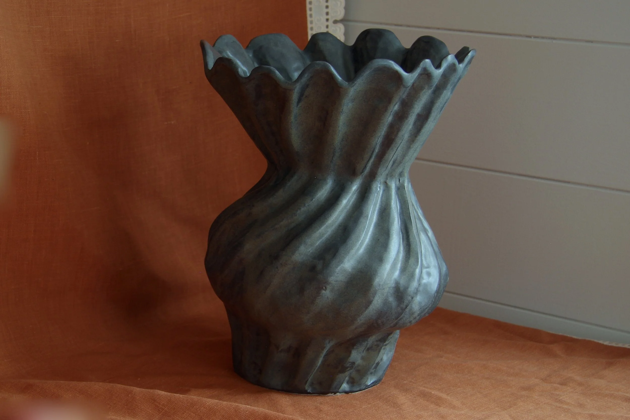 Black Fold Vessel