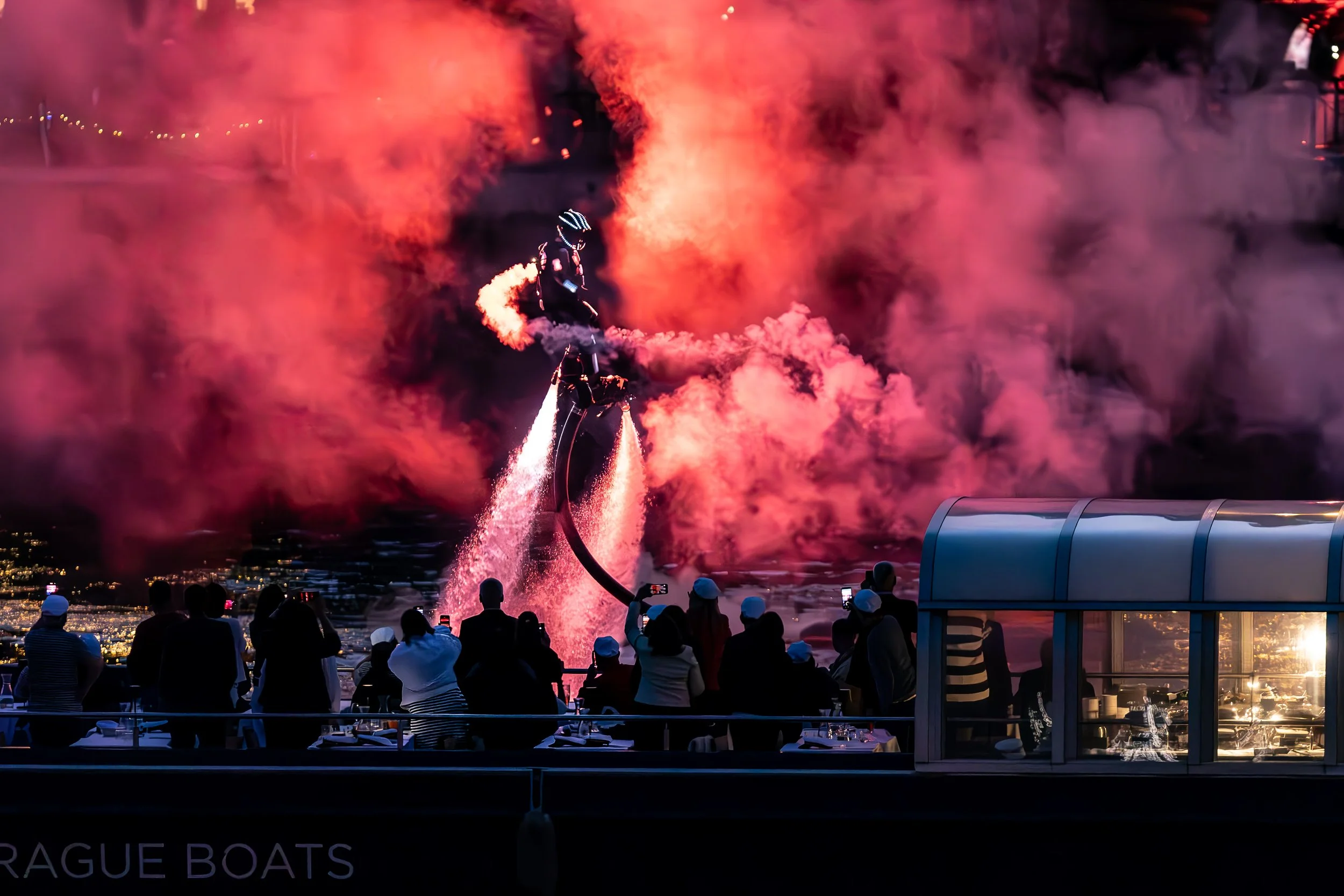 Noční show, Občanská plovárna