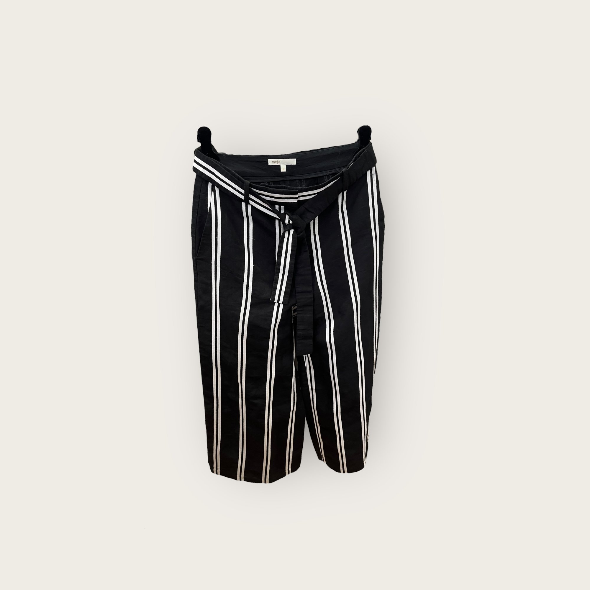 adomimod.com-maje-pantalon-noir-rayurs-taille-38Photoroom_003_20240905_164320.jpg