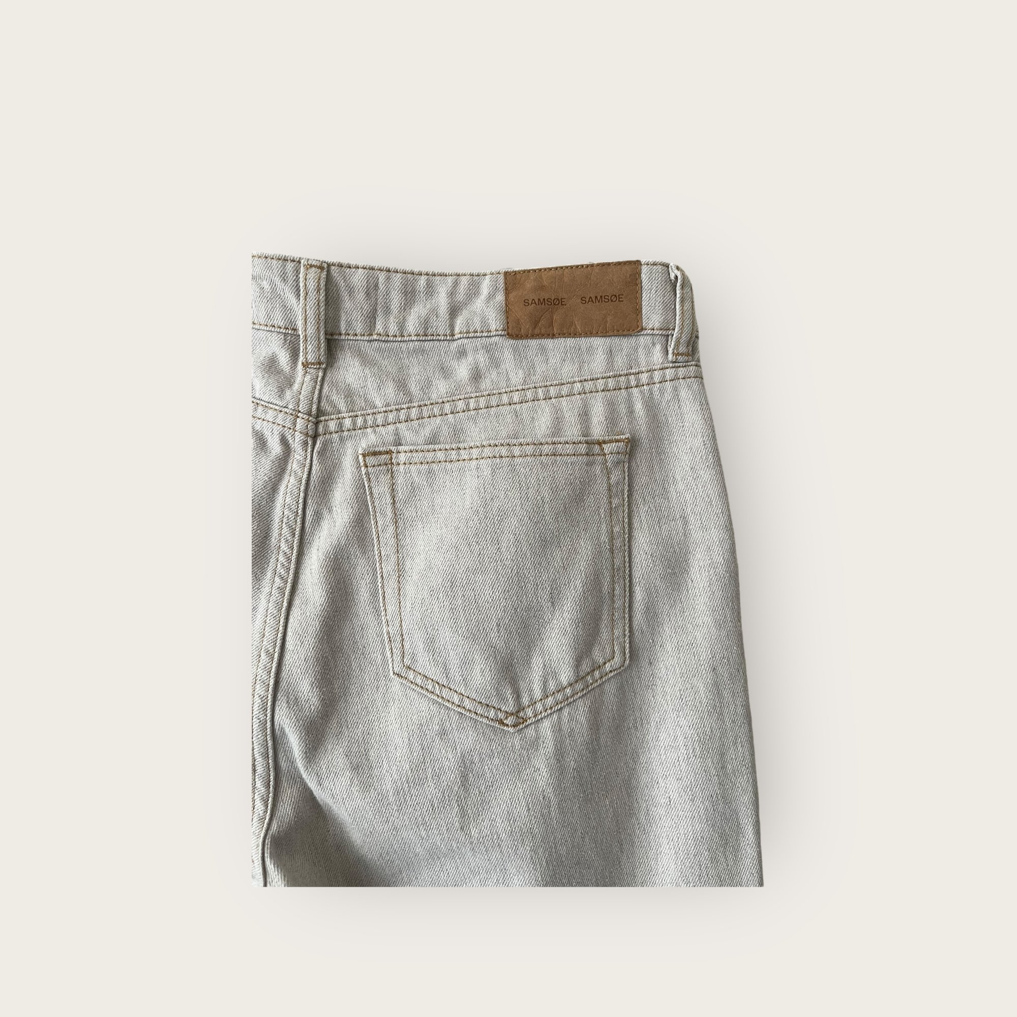 adomimod.com-samsoe-samsoe-jeans-gris-ecru-taille-30Photoroom_004_20250417_161533.jpeg