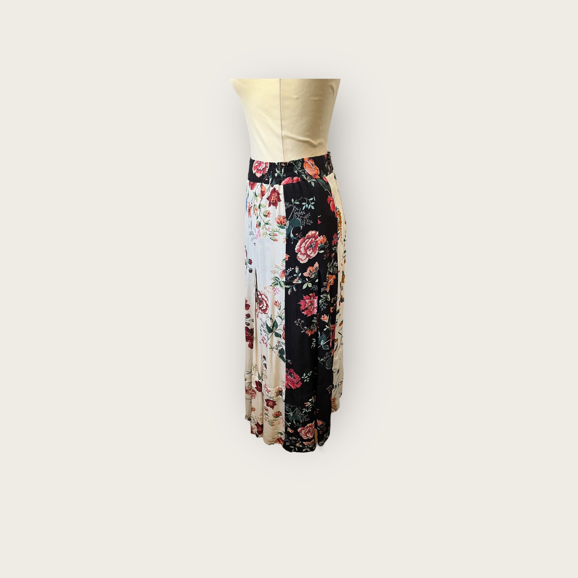 adomimod.com-maje-jupe-patchwork-fleurs-taille-3Photoroom_003_20250403_153747.jpeg