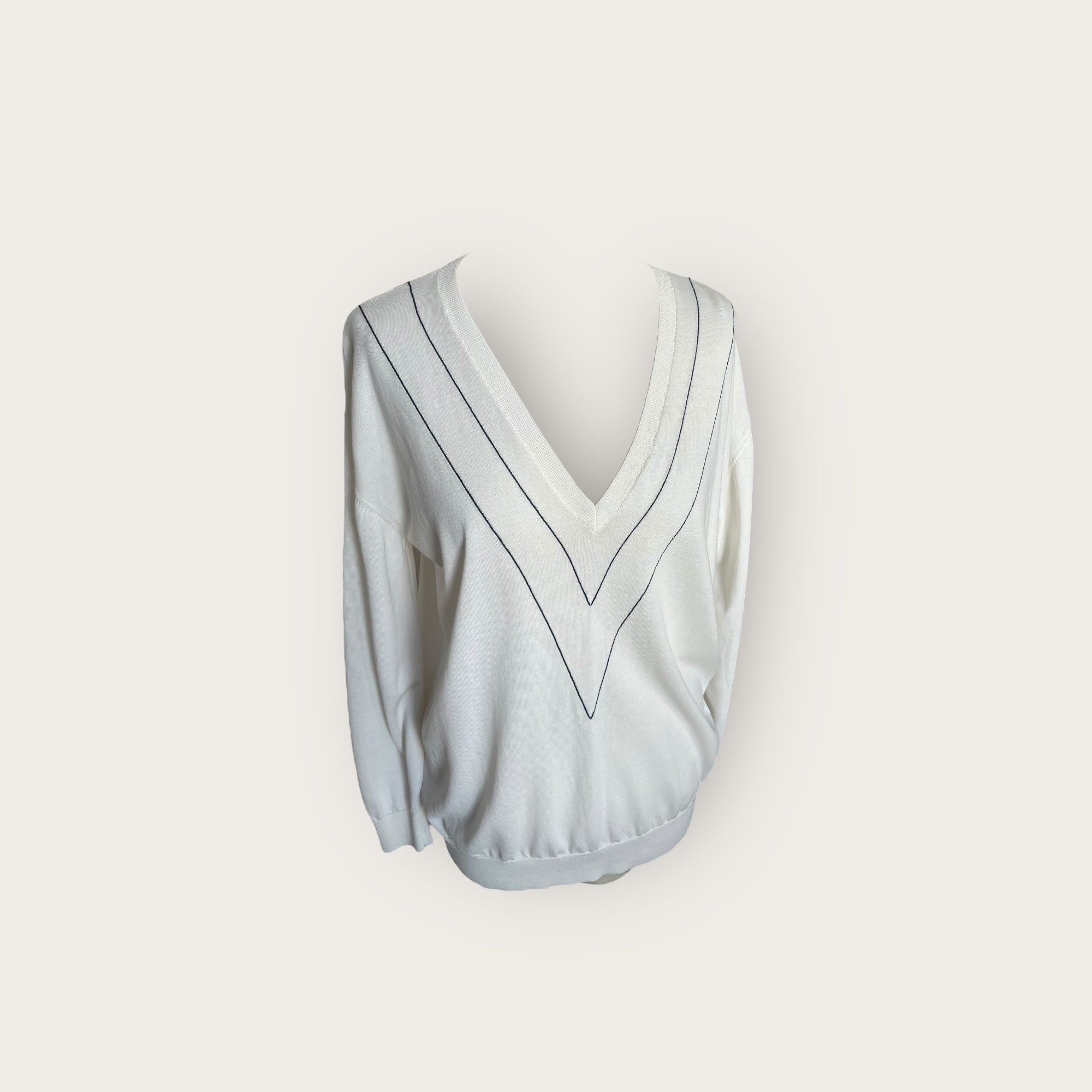 adomimod.com-iro-pull-maille-ete-blanc-galon-noir-taille-MPhotoroom_002_20250408_155942.jpeg