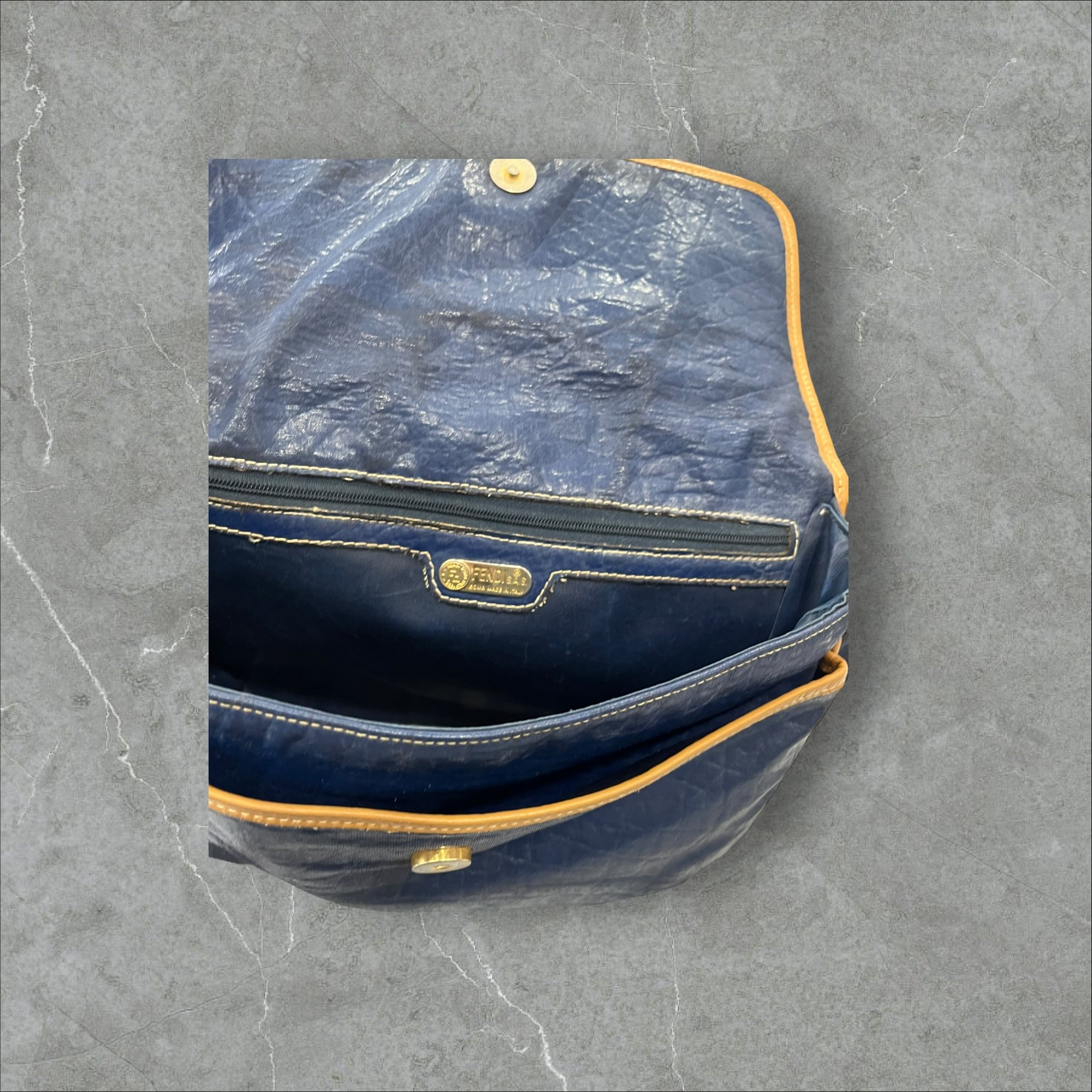 adomimod.com-FENDI_SAC_VINTAGEPhotoroom_004_20240730_153125 2.jpg
