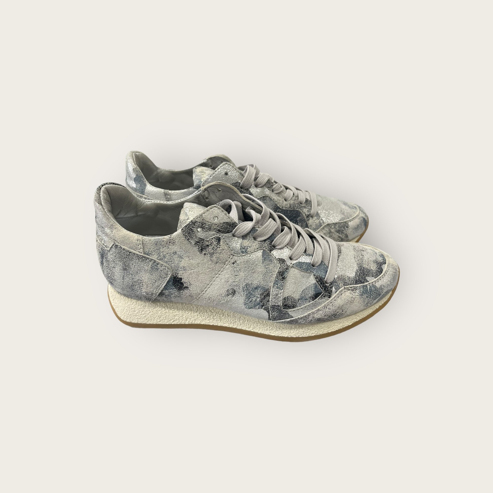 adomimod.com-PHILIPPE_MODEL-sneakers-camouflage-argent-p38Photoroom_008_20240731_175045.jpg