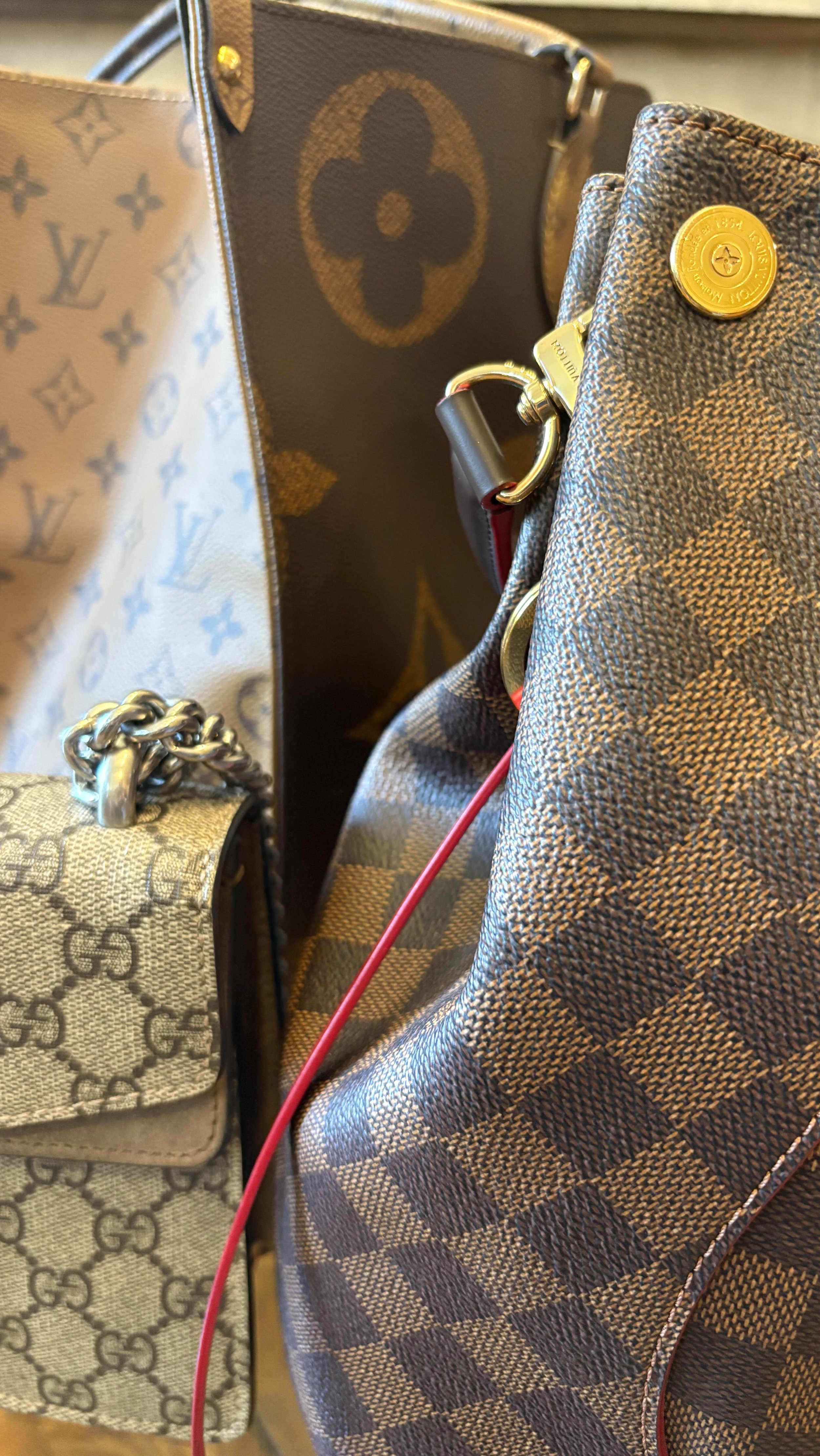 BAISSE de PRIX sur la Maroquinerie de LUXE 🤩🤩🤩
3 Sacs BAISSENT de Prix dès à Présent
✨LOUIS VUITTON On The Go 1800€
✨LOUIS VUITTON Caissa 1250€
✨ GUCCI Dyonisus Mini 1100€
Sélection disponible sur adomi