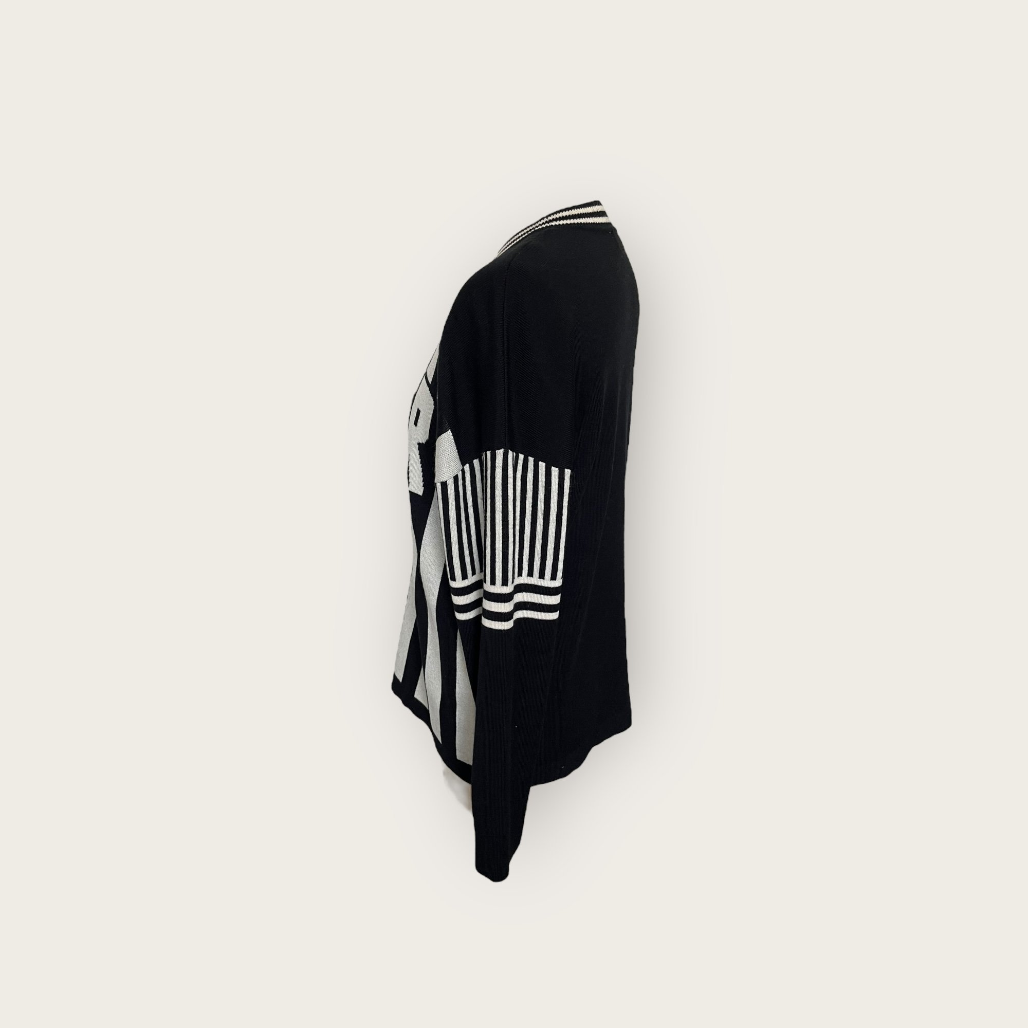 adomimod.com-sandro-pull-wonder-noir-blanc-taille-2Photoroom_005_20250204_160159.jpg