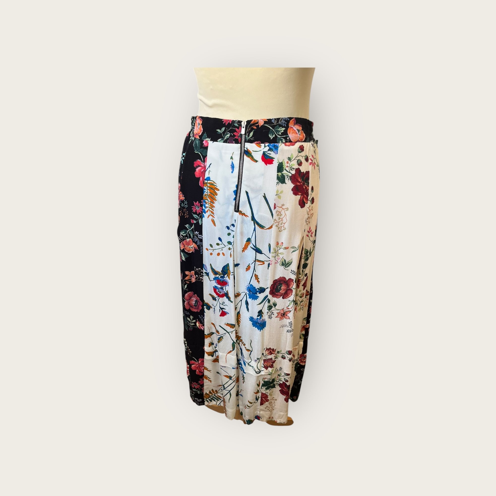 adomimod.com-maje-jupe-patchwork-fleurs-taille-3Photoroom_002_20250403_153747.jpeg