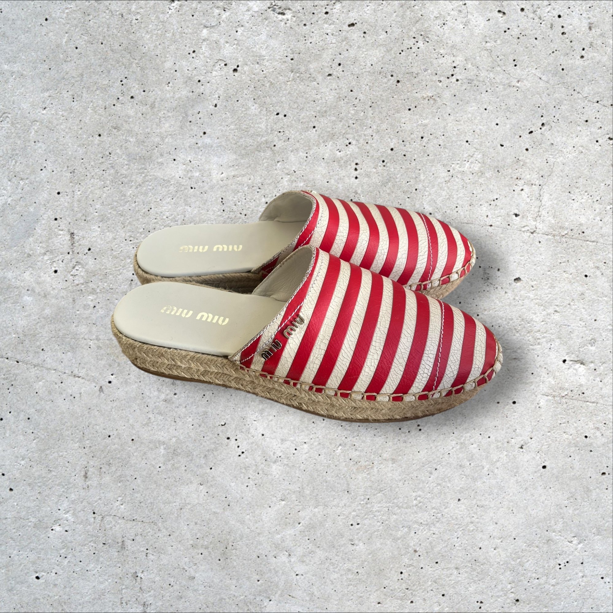 adomimod.com-miu-miu-mules-espadrilles-cuir-pointure-40Photoroom_005_20250408_153539.jpeg