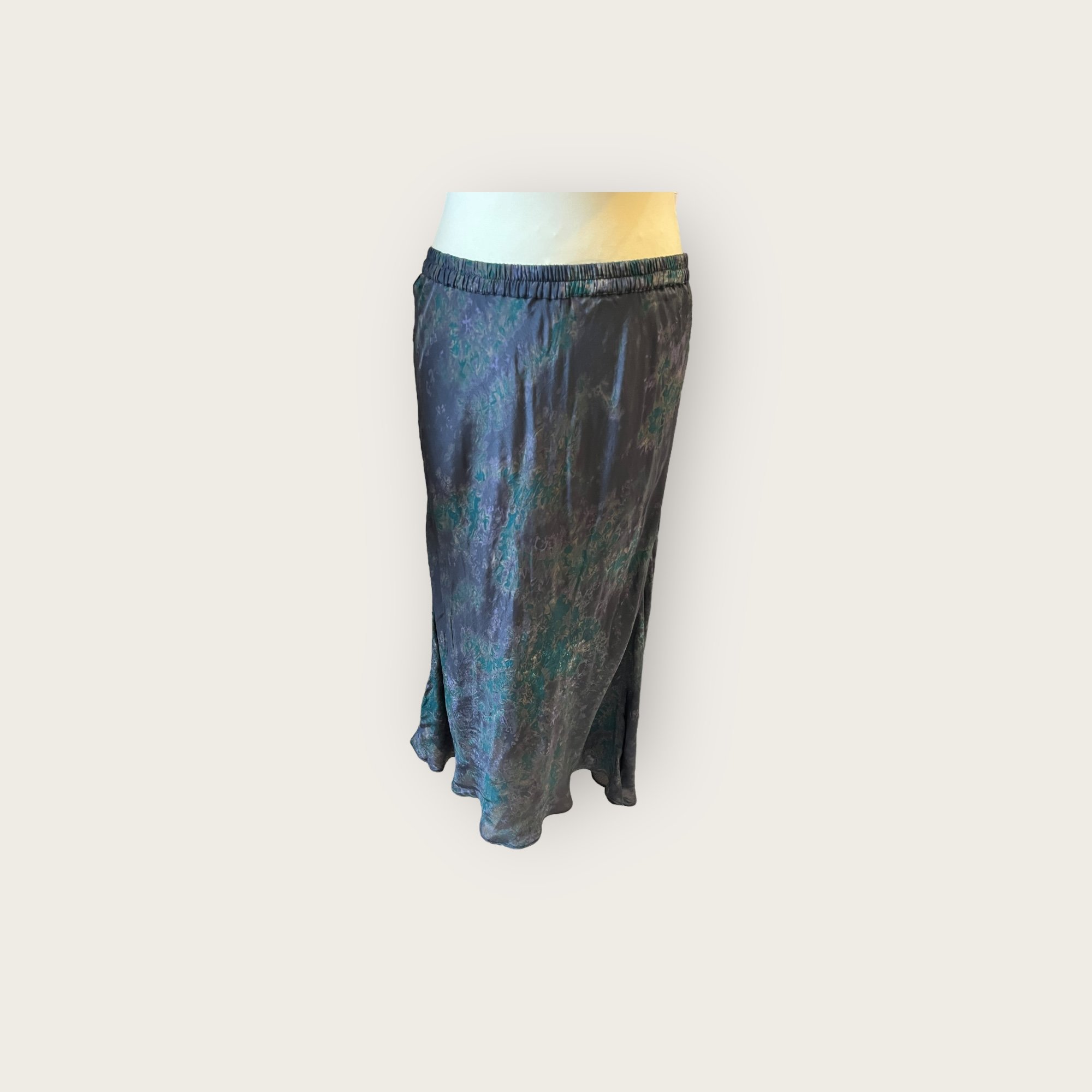 adomimod.com-mes-demoiselles-jupe-fleurs-noir-vert-bleu-taille-40Photoroom_002_20241121_150113.jpg