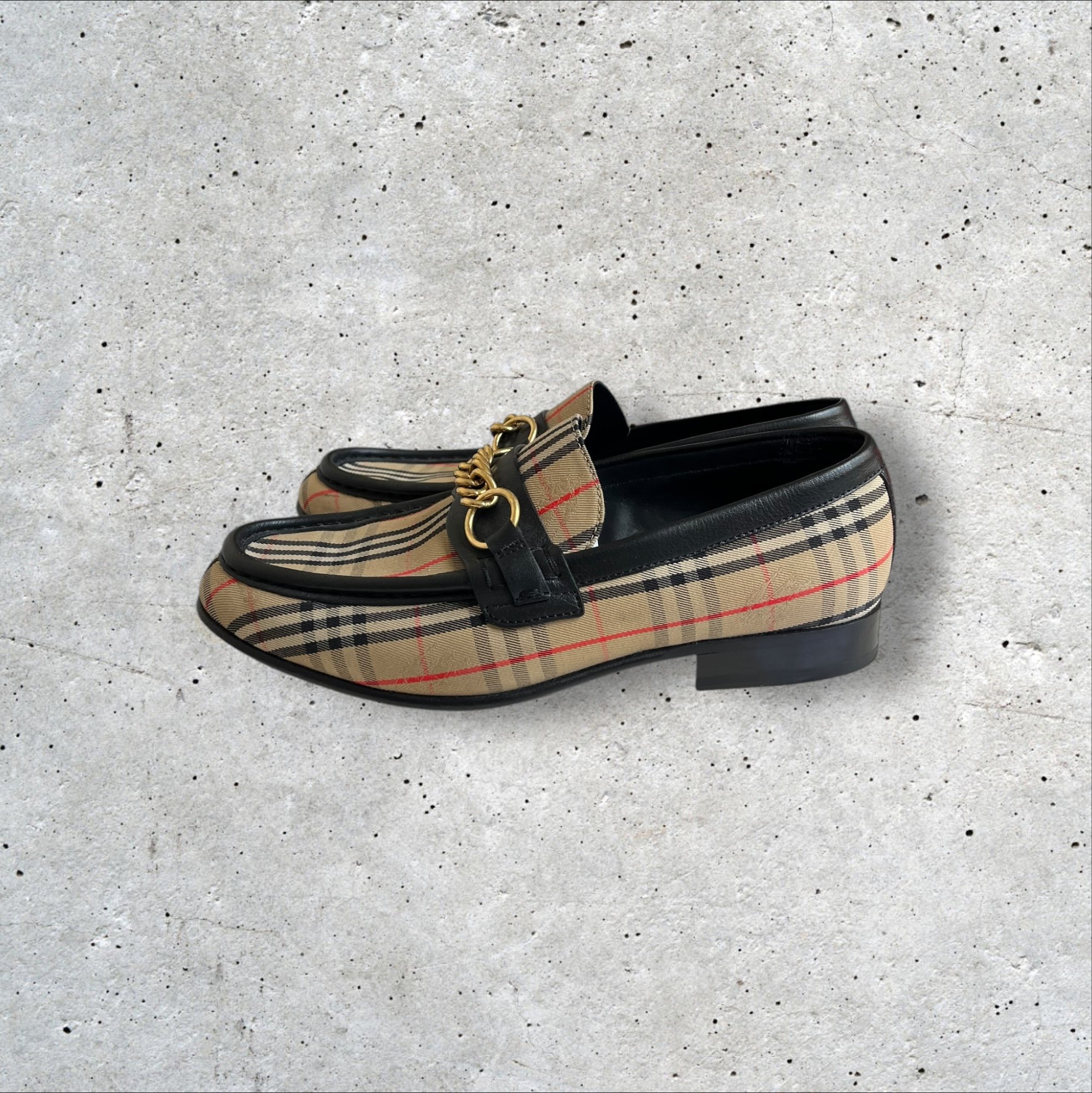 adomimod.com-burberry-mocassins-cuir-motif-check-pointure-38Photoroom_010_20250328_145828.jpeg