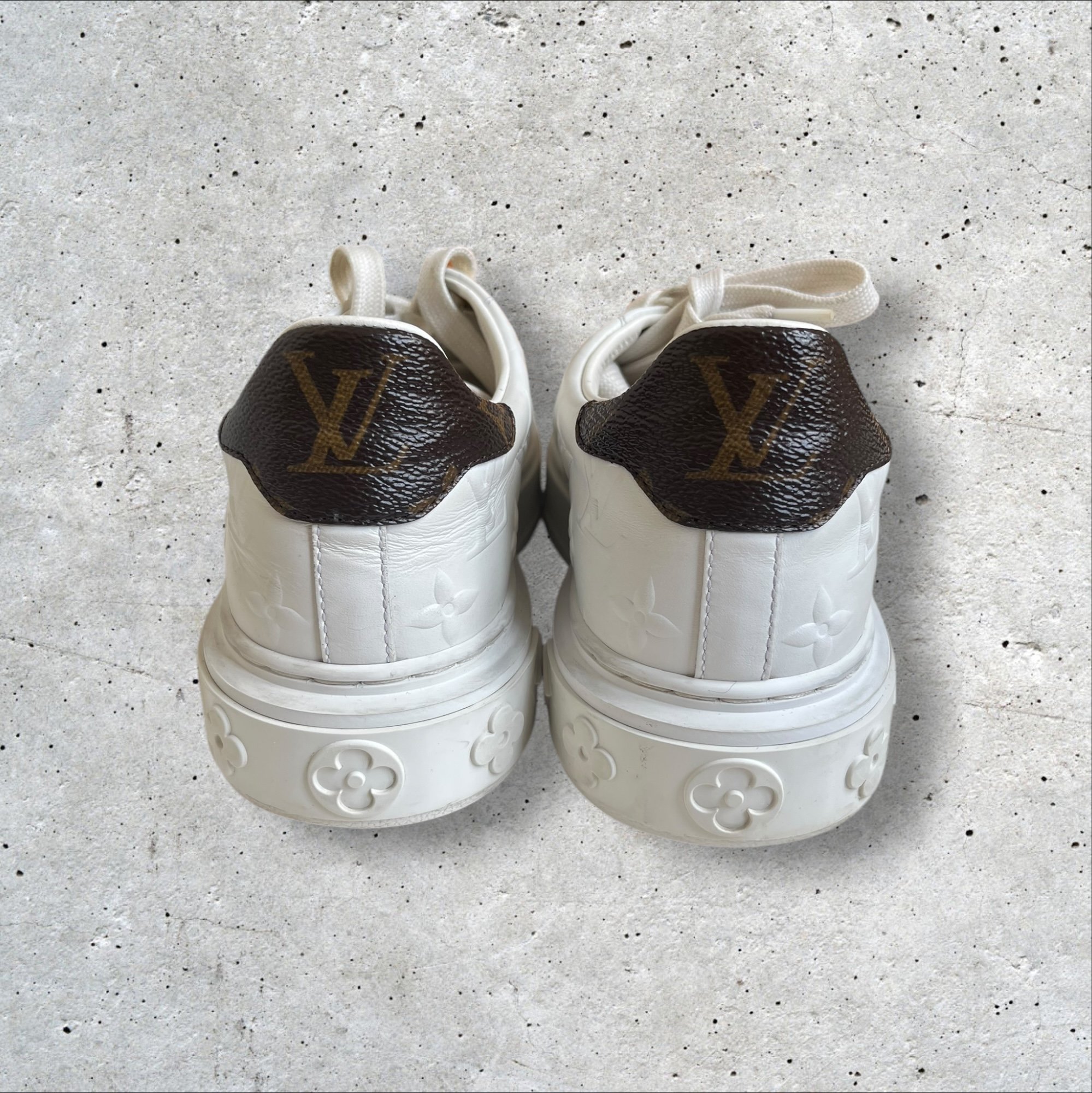 adomimod.com-louis-vuitton-sneakers-cuir-blanc-pointure-36Photoroom_007_20250322_120630.jpeg