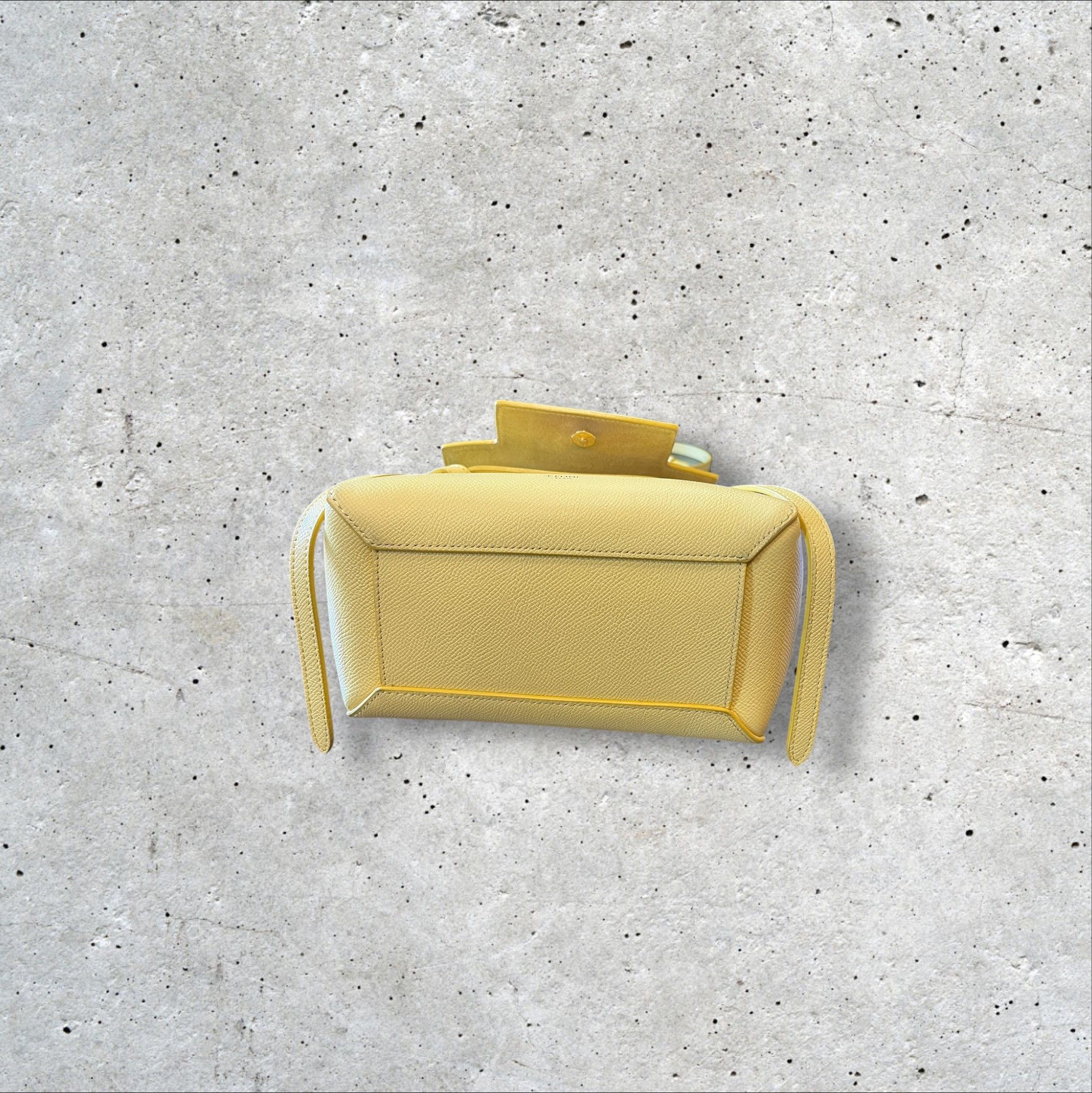 adomimod.com-celine-sac-belt-nano-cuir-jaunePhotoroom_007_20250426_170502.jpeg