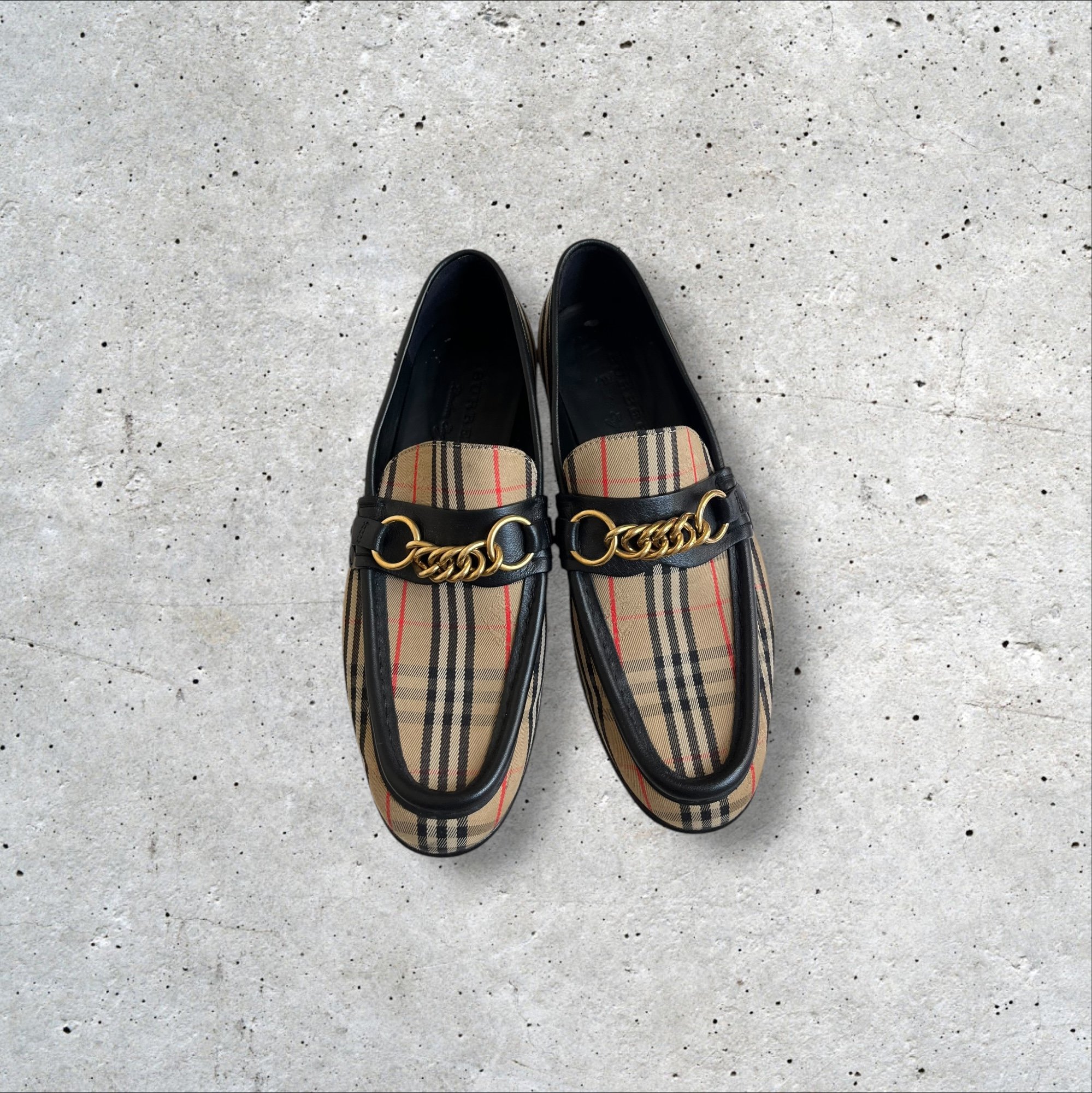 adomimod.com-burberry-mocassins-cuir-motif-check-pointure-38Photoroom_002_20250328_145828.jpeg