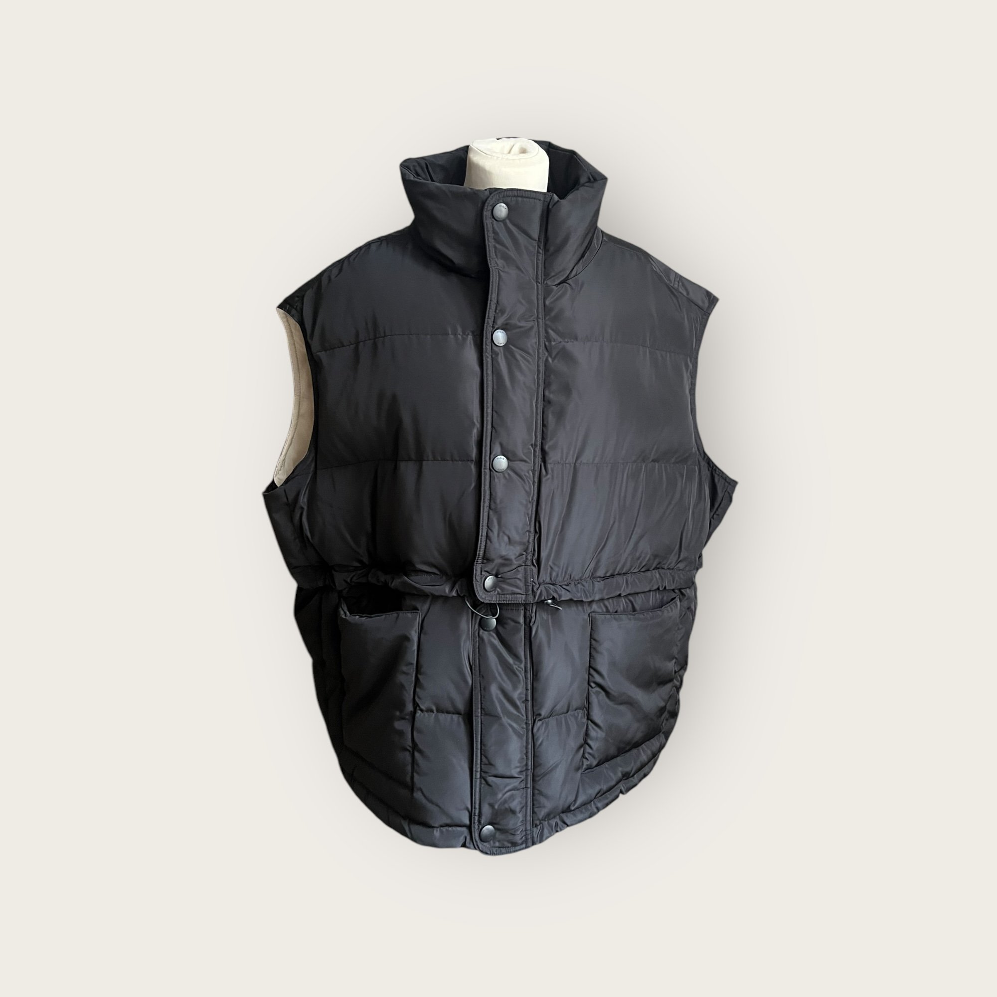 adomimod.com-maje-doudoune-sans-manches-noire-taille-uniquePhotoroom_009_20250327_160043.jpeg