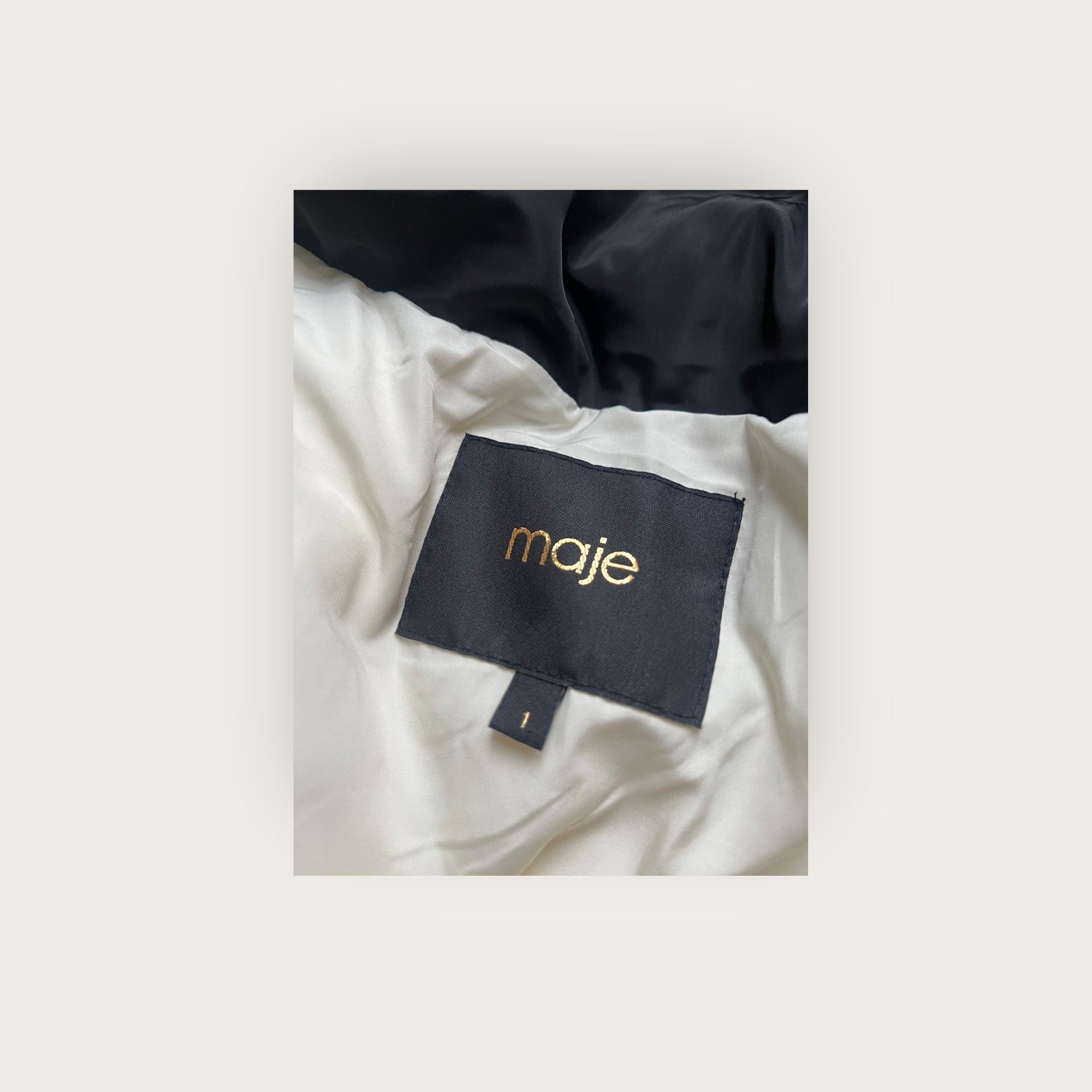 adomimod.com-maje-doudoune-sans-manches-noire-taille-uniquePhotoroom_013_20250327_160043.jpeg