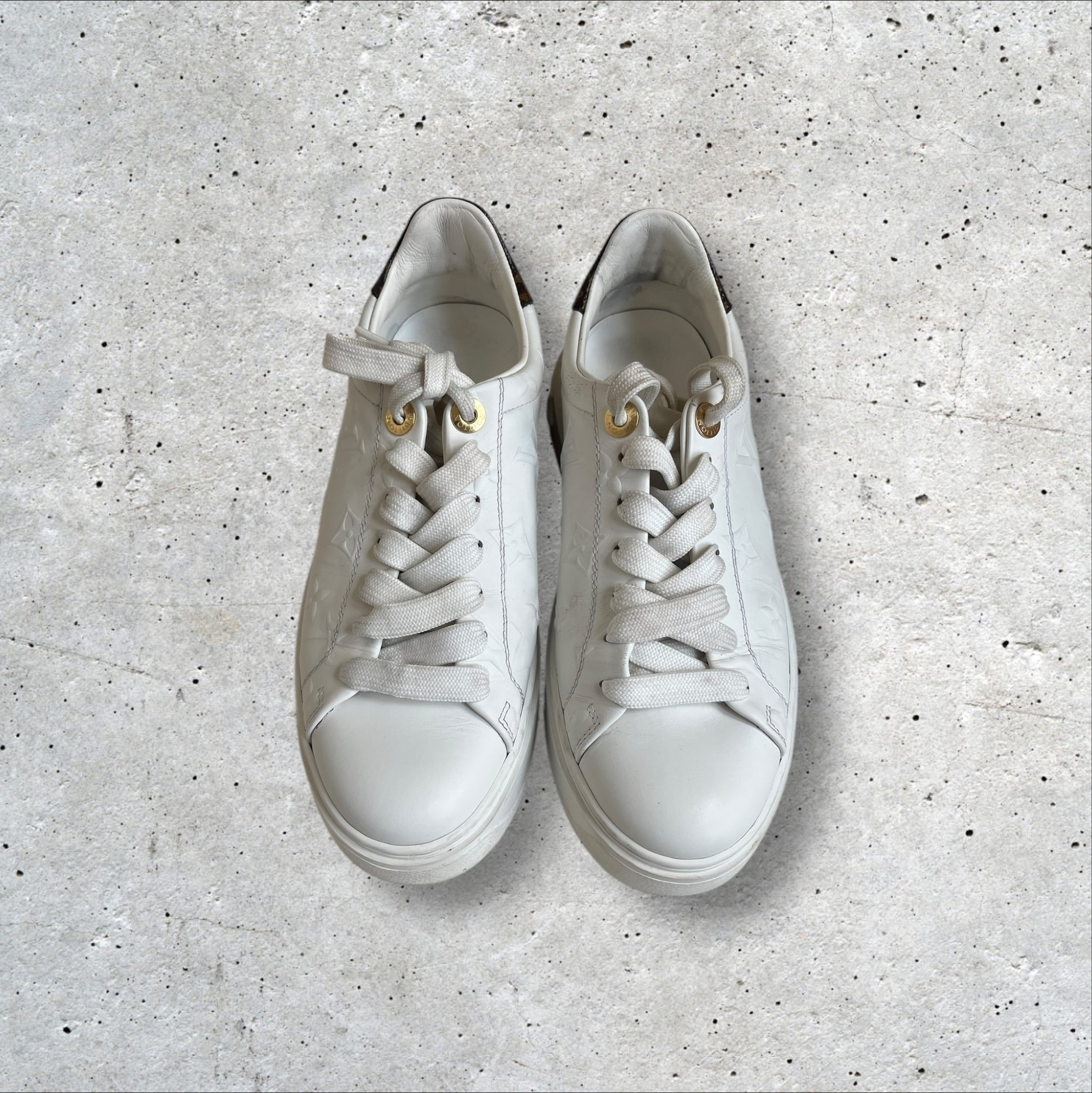 adomimod.com-louis-vuitton-sneakers-cuir-blanc-pointure-36Photoroom_003_20250322_120630.jpeg