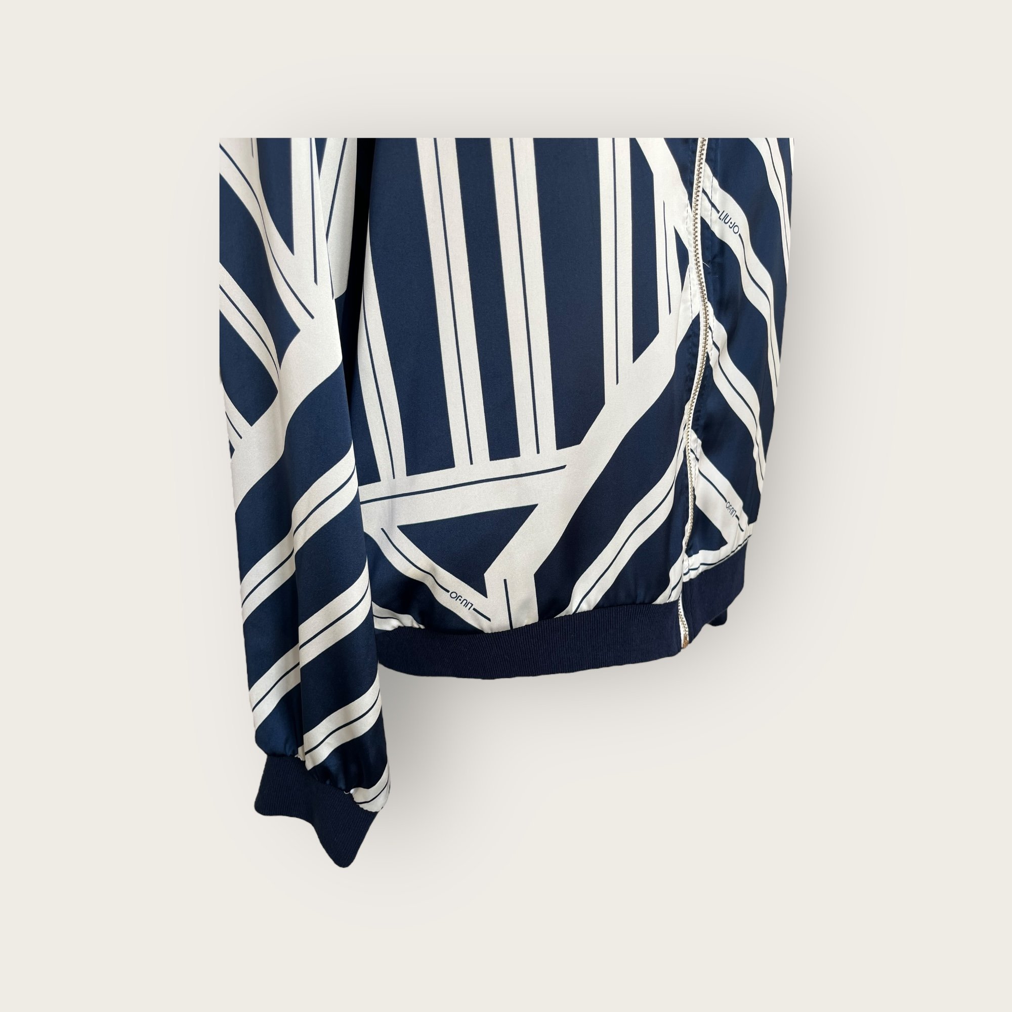 adomimod.com-liu-jo-bomber-marine-ecru-taille-38Photoroom_001_20250422_150833.jpeg