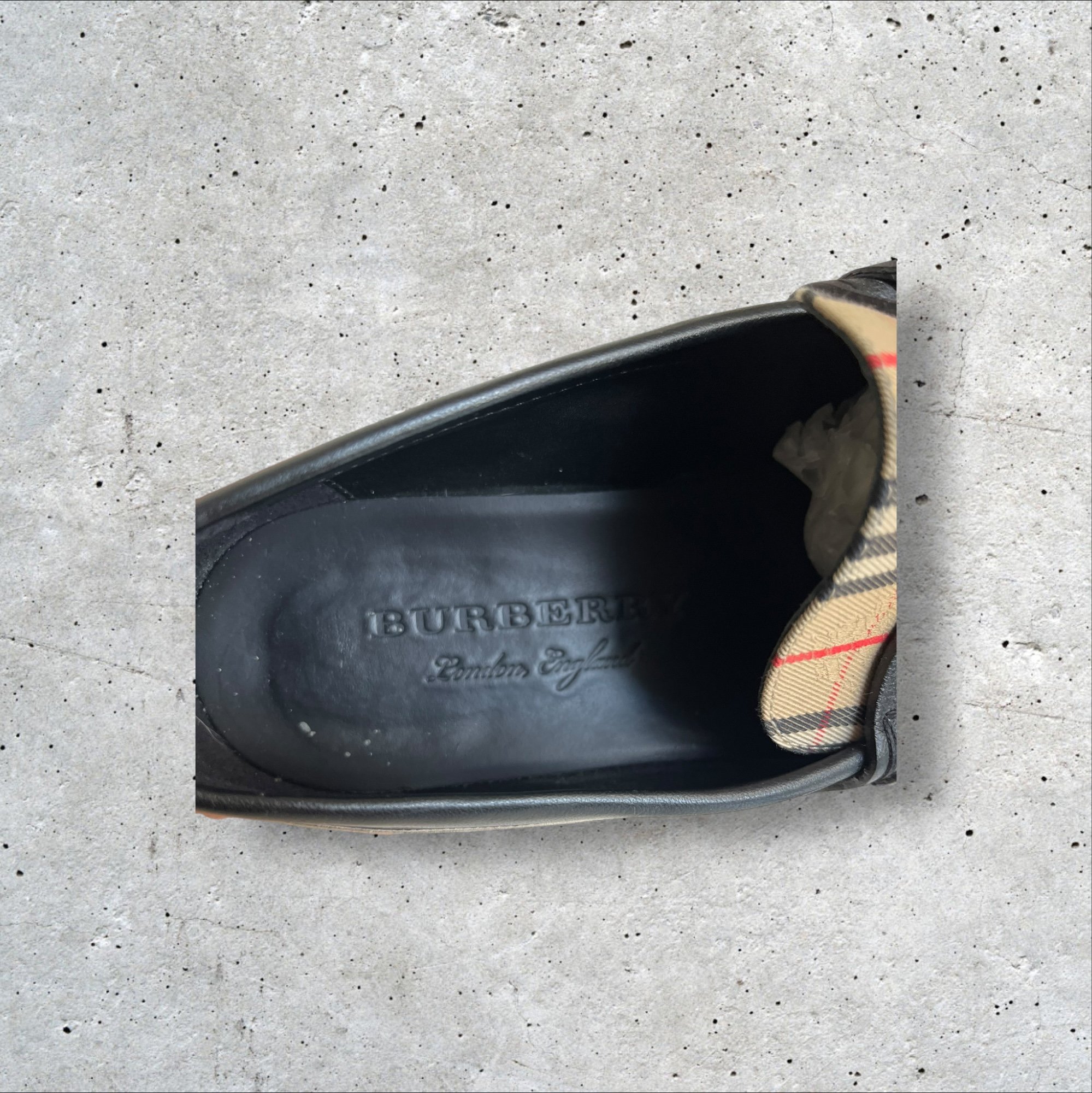 adomimod.com-burberry-mocassins-cuir-motif-check-pointure-38Photoroom_001_20250328_145828.jpeg