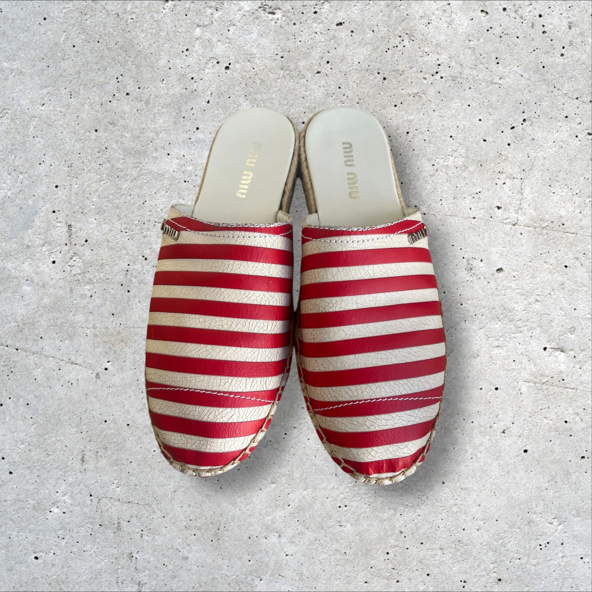 adomimod.com-miu-miu-mules-espadrilles-cuir-pointure-40Photoroom_007_20250408_153539.jpeg