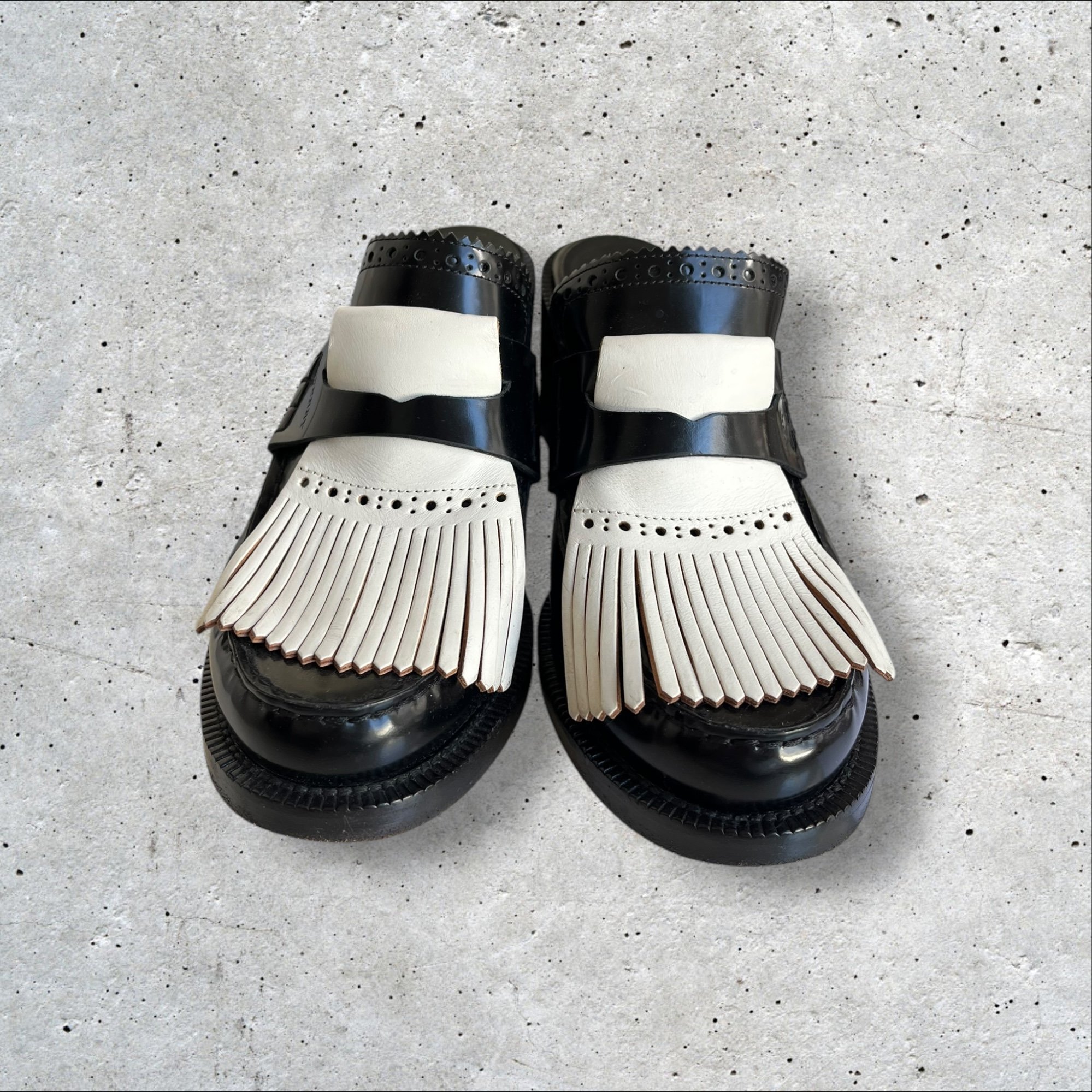 adomimod.com-BURBERRY-mules-cuir-noir-blanc-pointure-38Photoroom_011_20250404_163446.jpeg