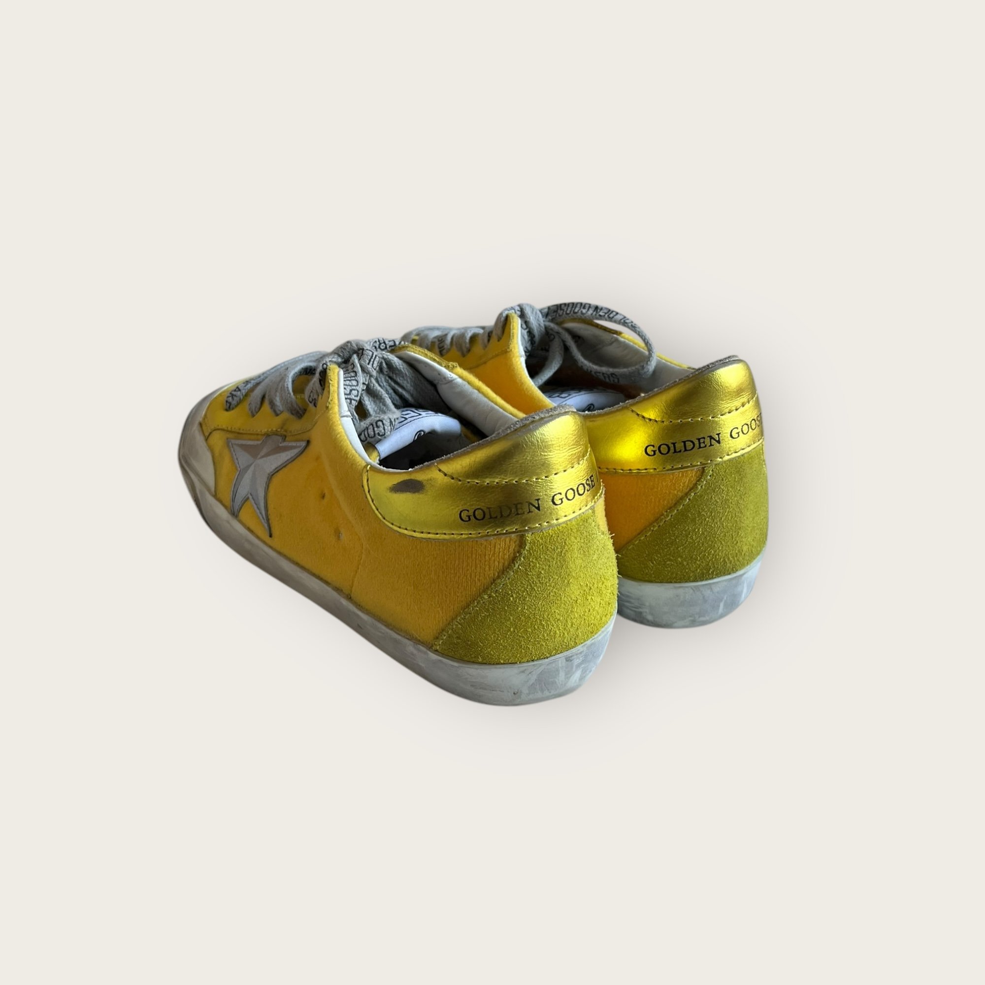 adomimod.com-golden-goose-sneakers-velours-jaune-pointure-37Photoroom_007_20250328_163831.jpeg
