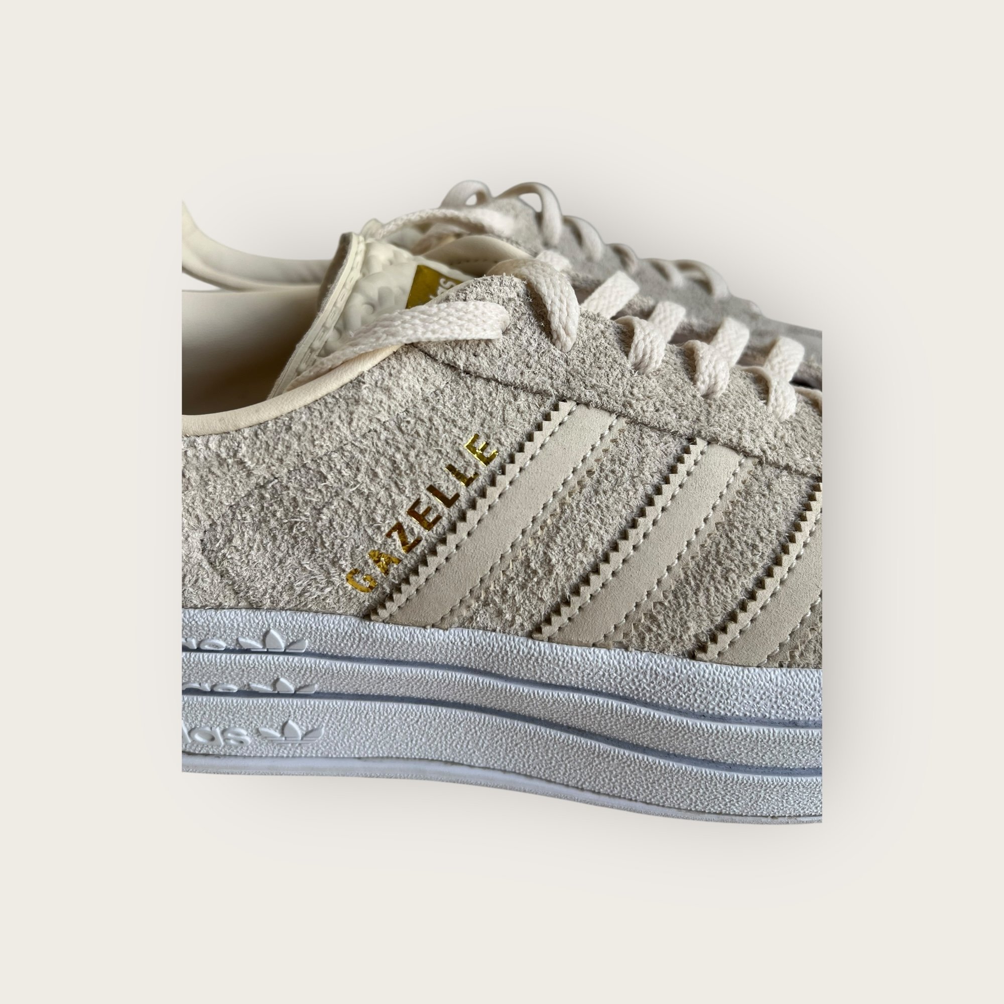 adomimod.com-adidas-gazelle-ecru-compensee-pointure-38Photoroom_003_20250403_145304.jpeg