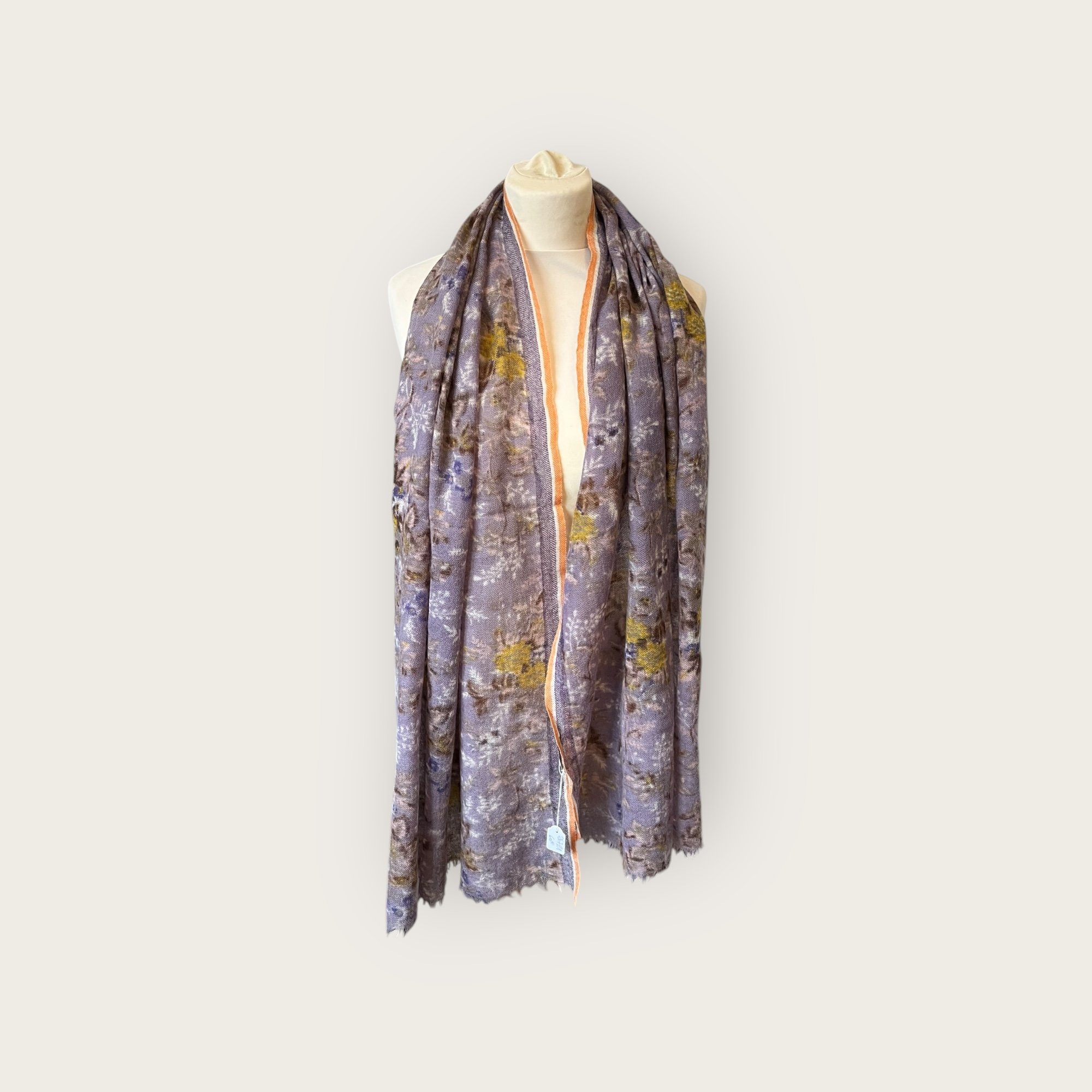 adomimod.com-epice-echarpe-etamine-de-laine-mauve-fleursPhotoroom_003_20250320_164959 2.jpeg